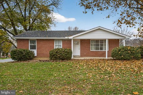 452 LONGFELLOW DRIVE LANCASTER PA 17602