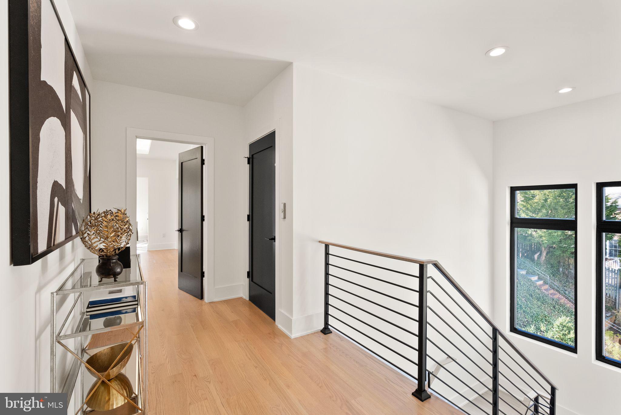 COUNTRY CLUB HILLS - Residential