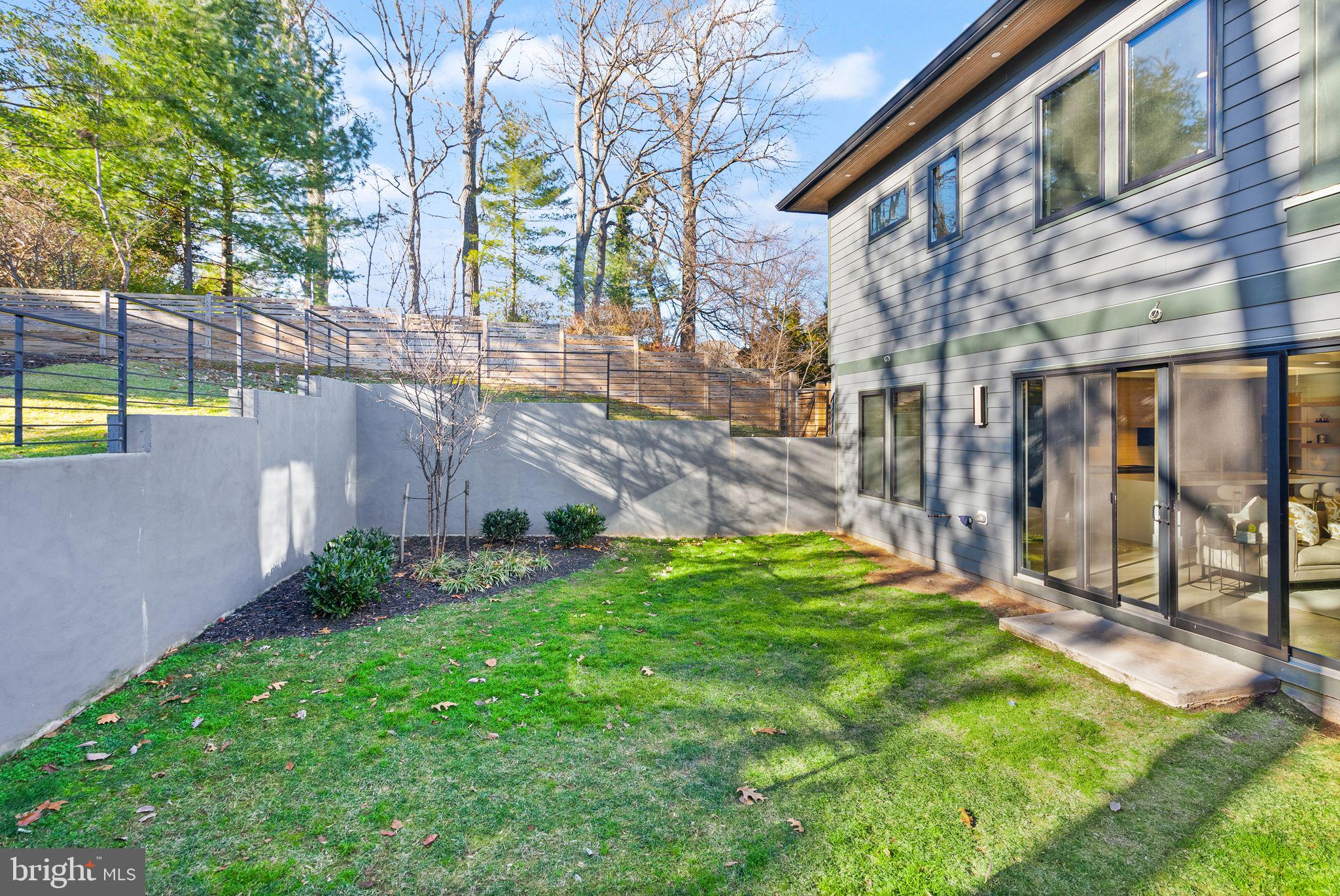 COUNTRY CLUB HILLS - Residential