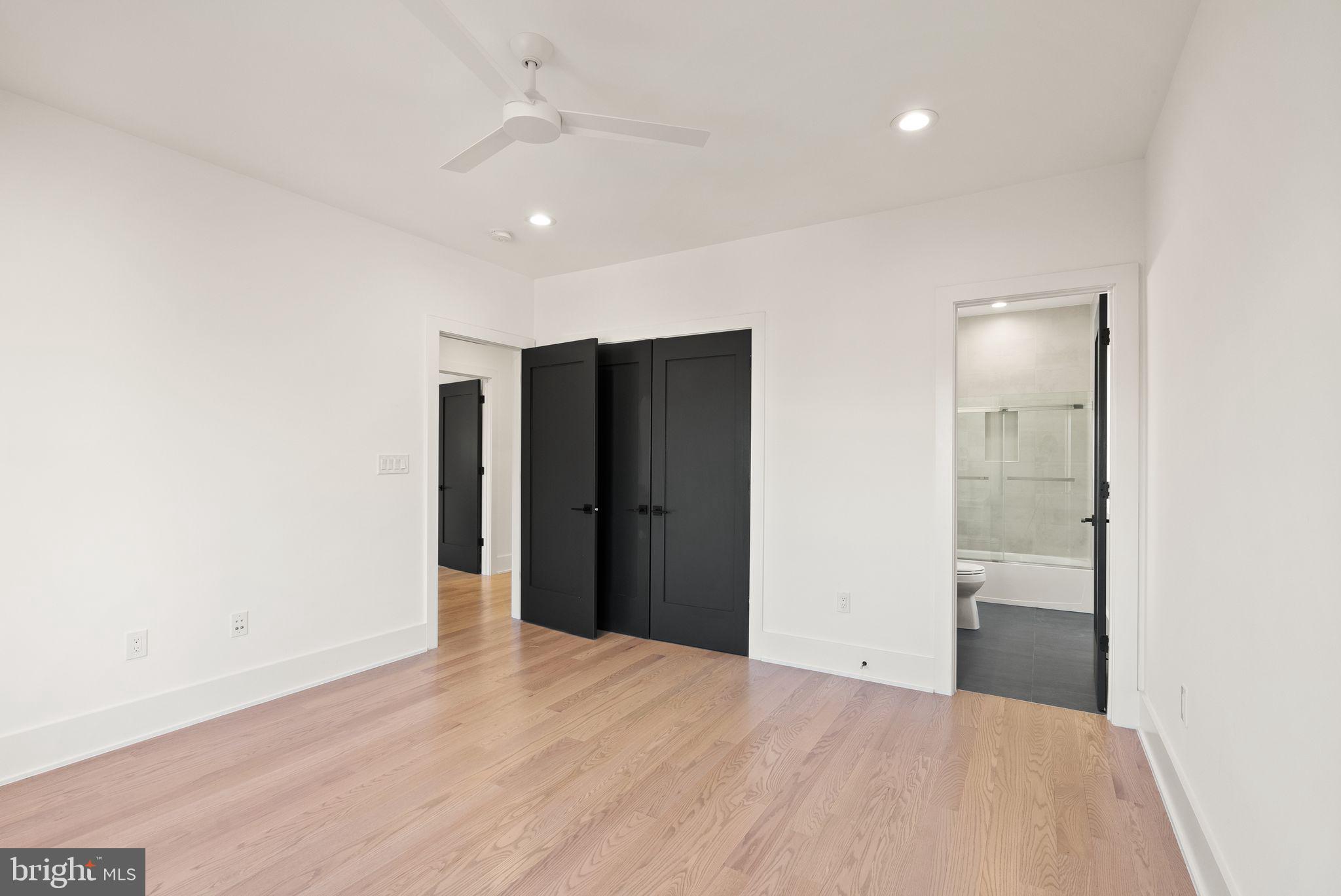 COUNTRY CLUB HILLS - Residential