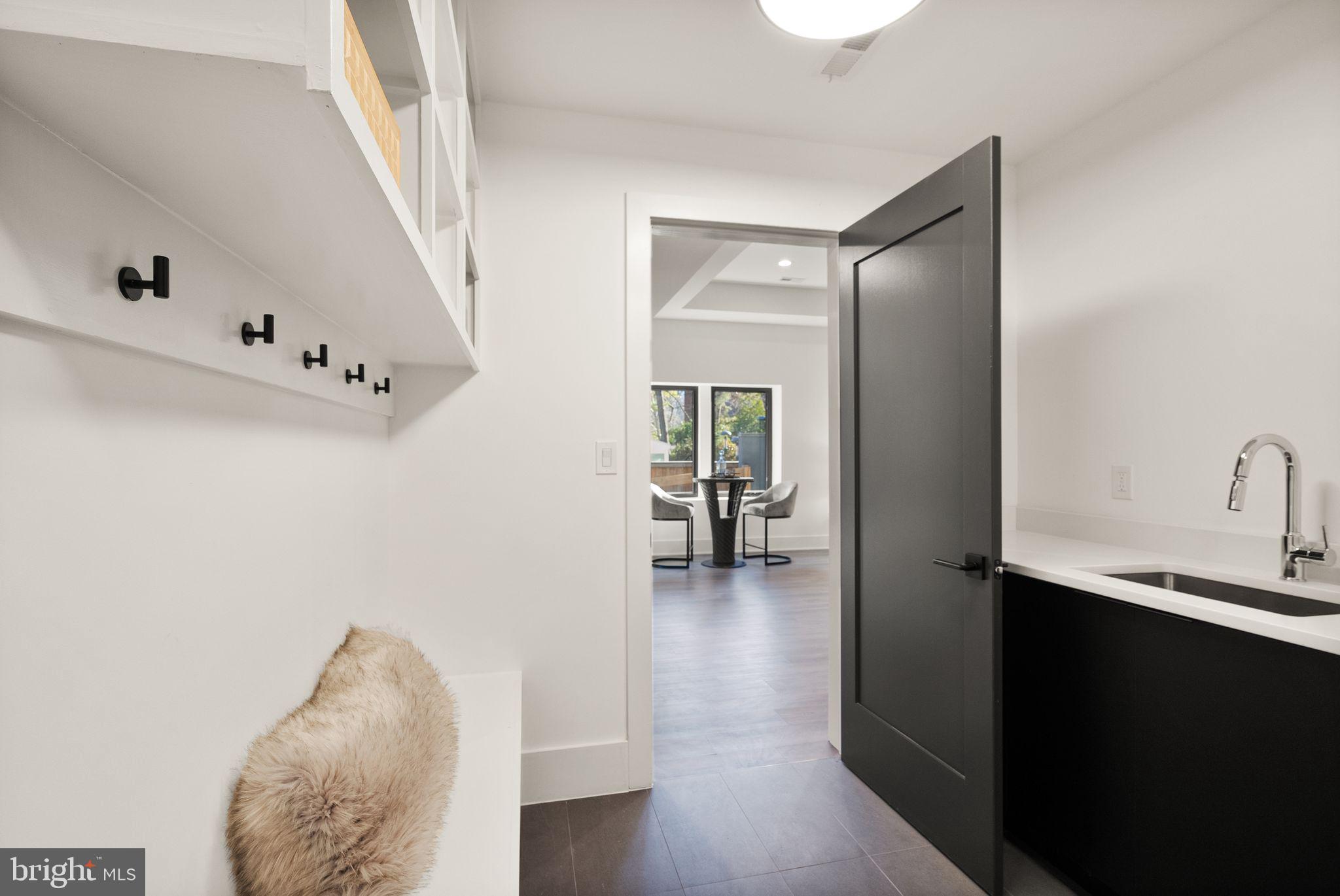 COUNTRY CLUB HILLS - Residential