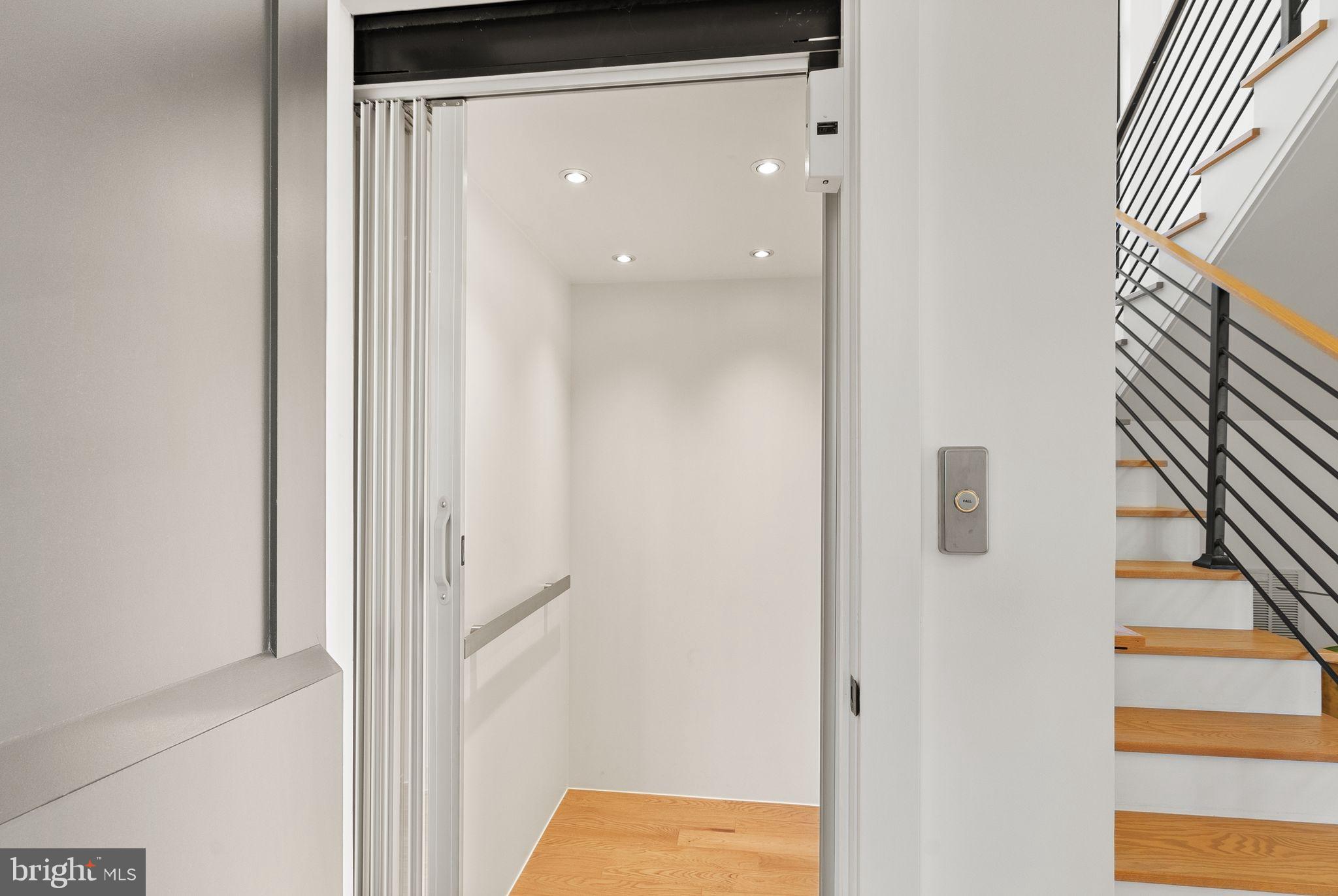 COUNTRY CLUB HILLS - Residential