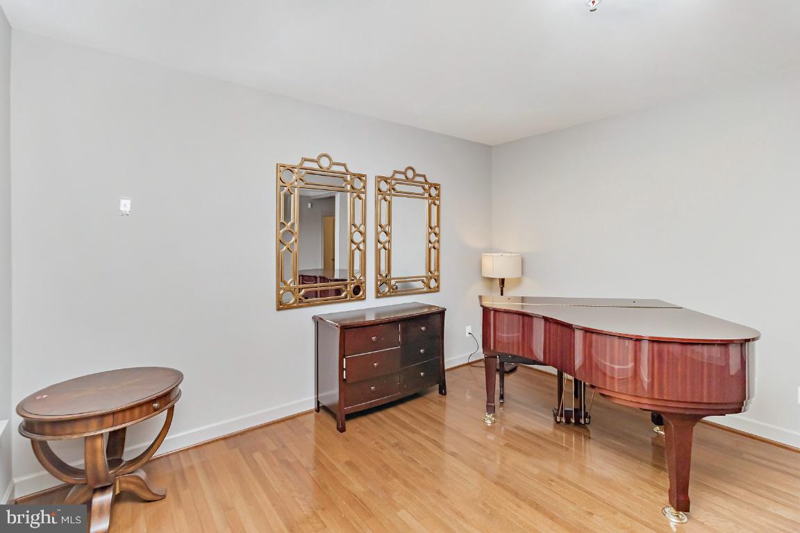 5005 KENNINGTON COURT