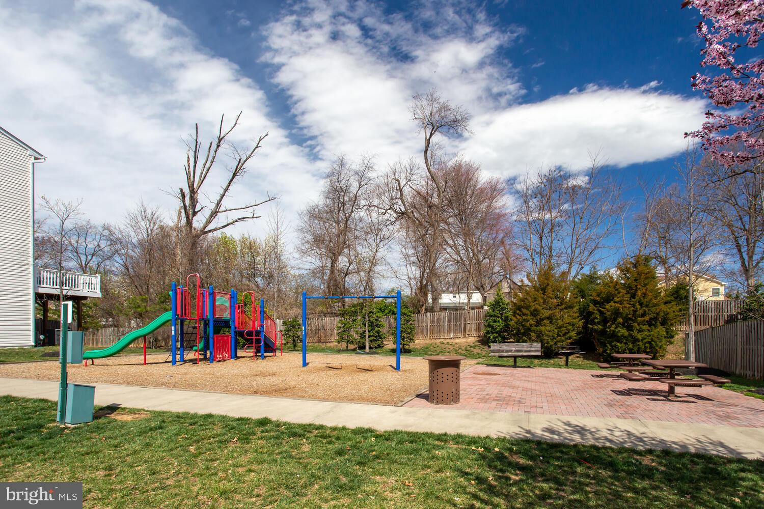 FEATHERSTONE STATION CONDOMINIUMS - Residential