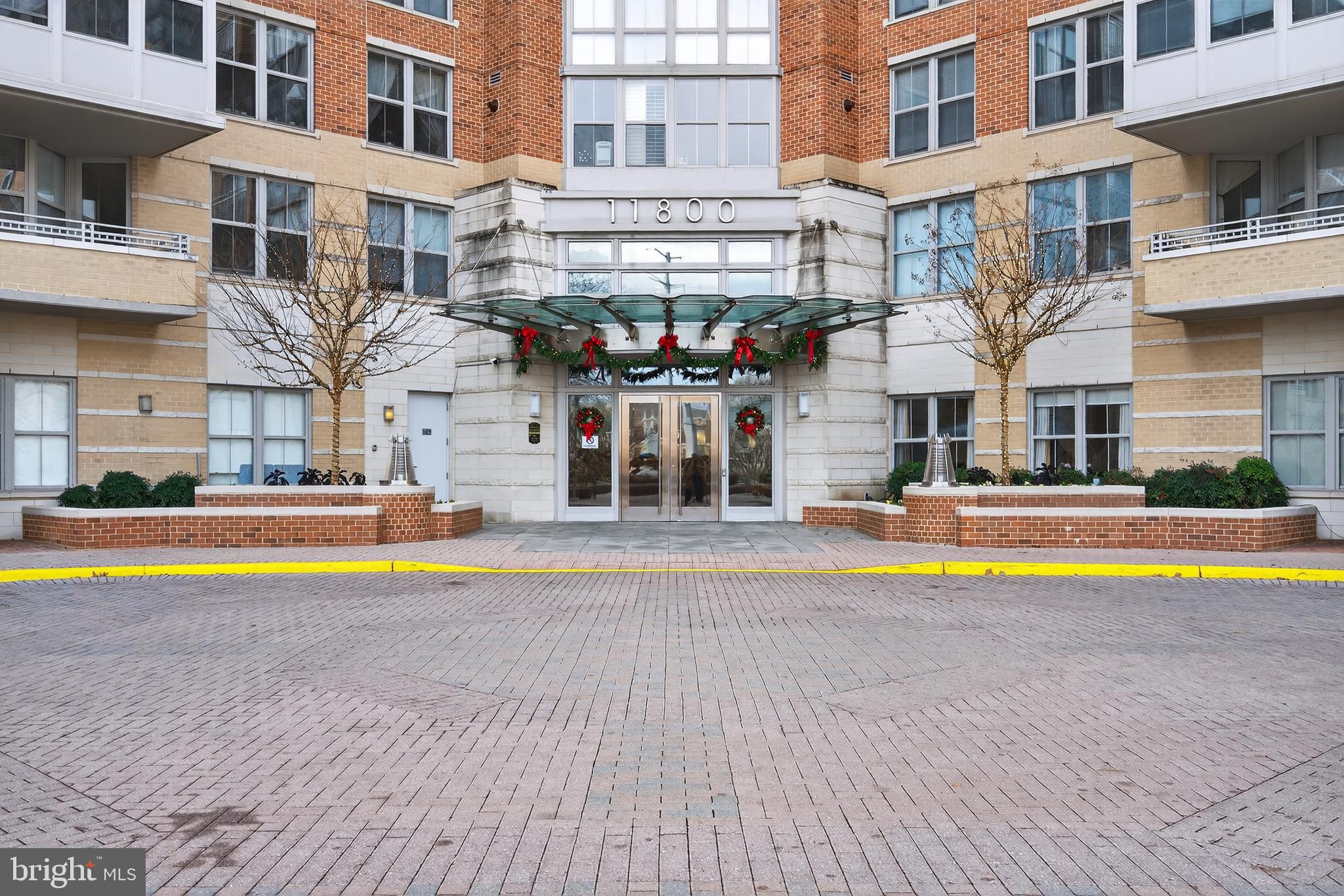 CARLTON HOUSE - Residential Lease