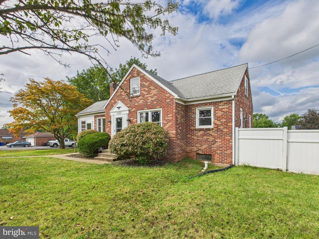 Photo of 2533 Sunset Lane, YORK, PA 17408 (MLS # PAYK2090626)