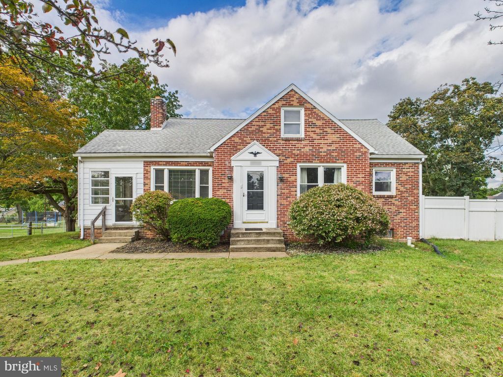 Photo of 2533 Sunset Lane, YORK, PA 17408 (MLS # PAYK2090626)