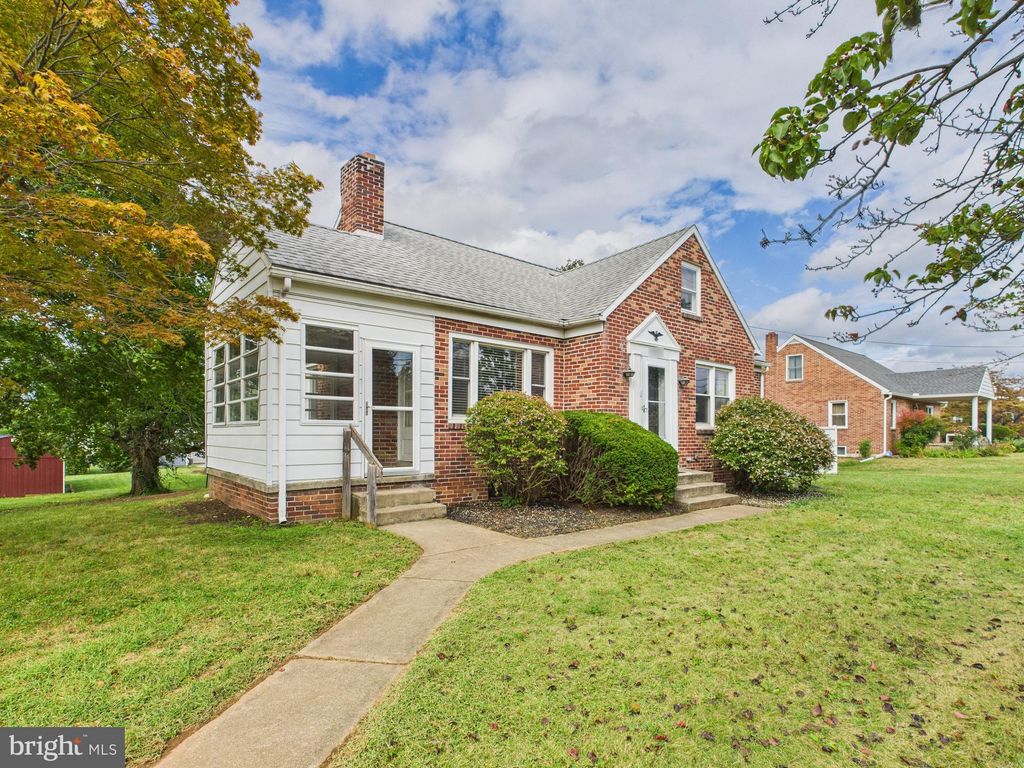 Photo of 2533 Sunset Lane, YORK, PA 17408 (MLS # PAYK2090626)