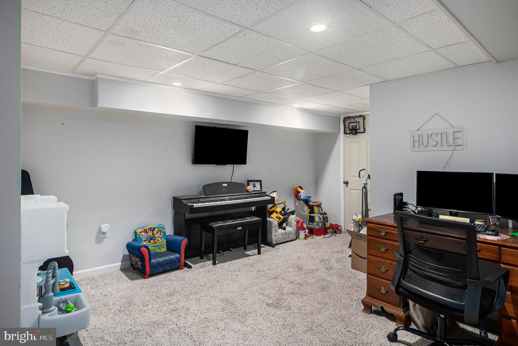 EAST FALLS - Residential