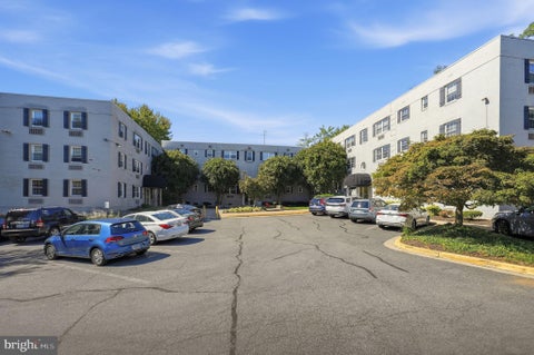 Condo For Sale - 2030 N Vermont Street #101<br/> ARLINGTON, VA 22207
