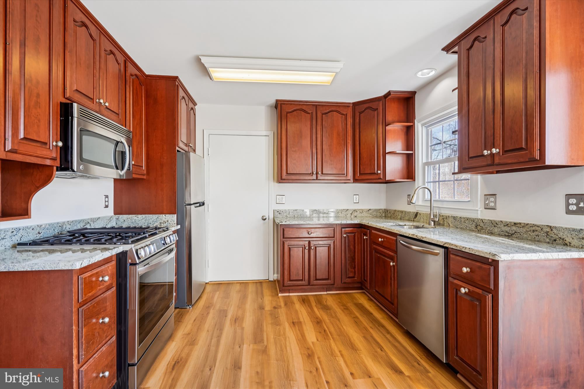 TIBURON - Residential Lease