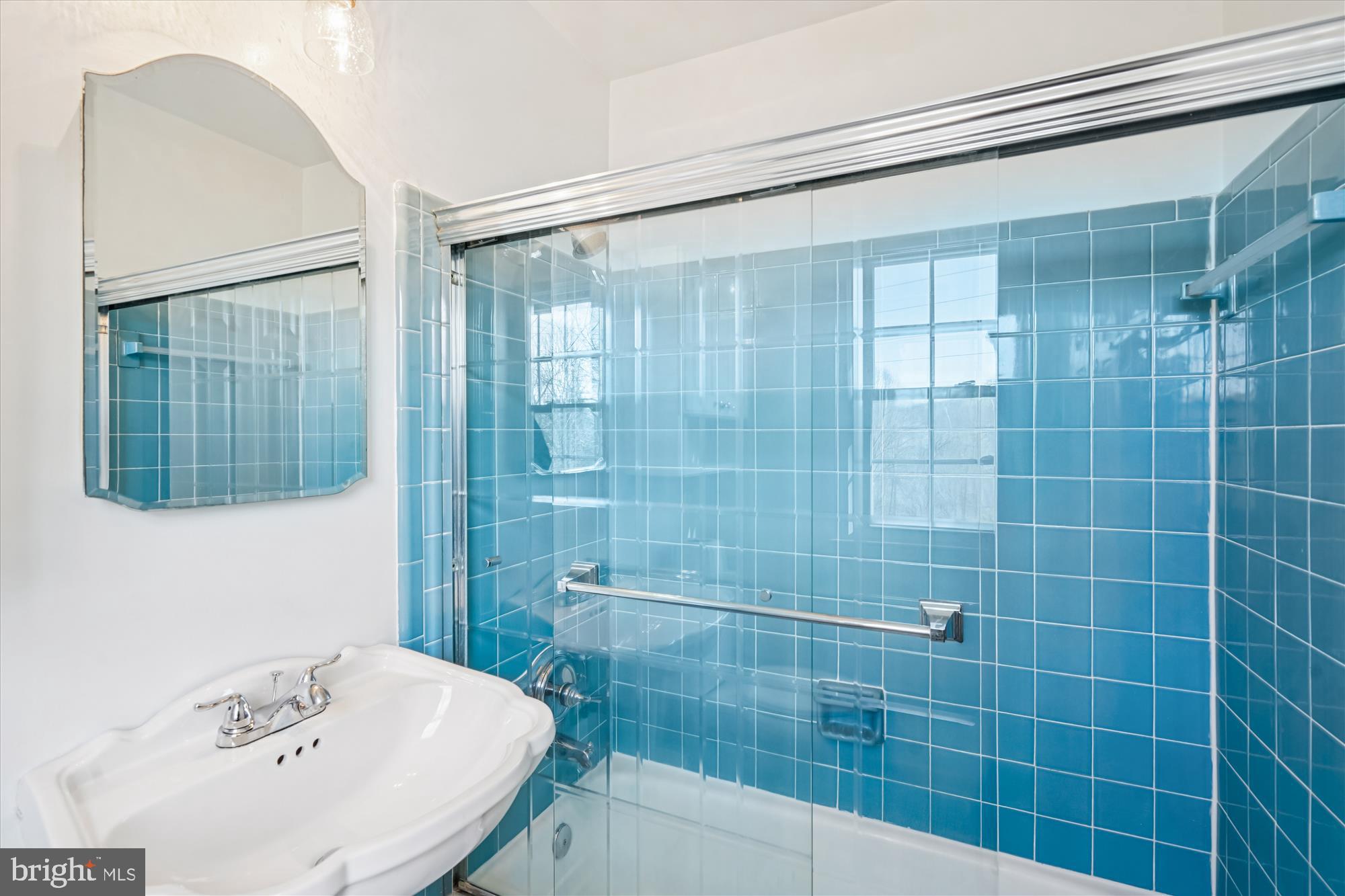 TIBURON - Residential Lease