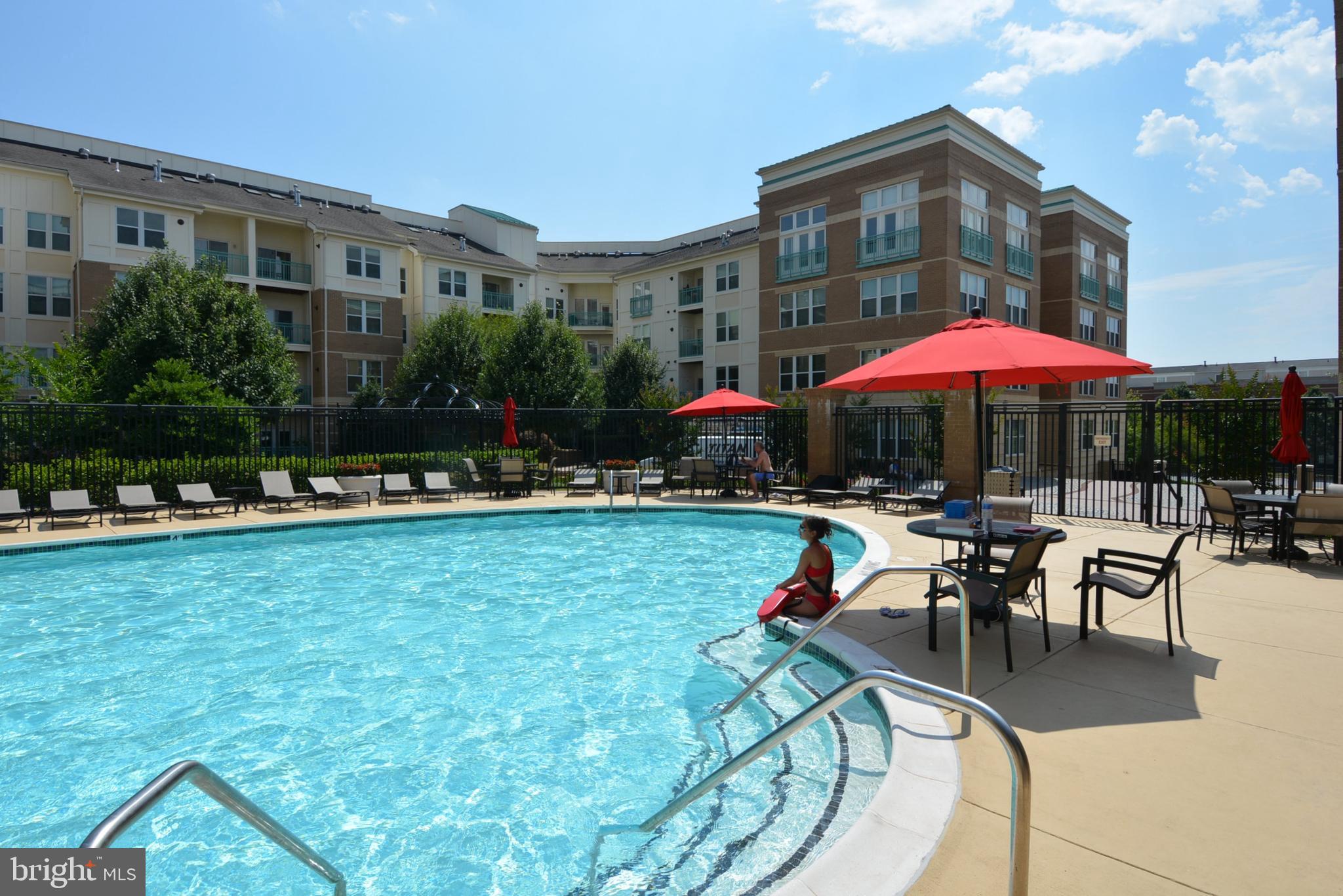 SAVOY AT RESTON TOWN CENTER - Residential