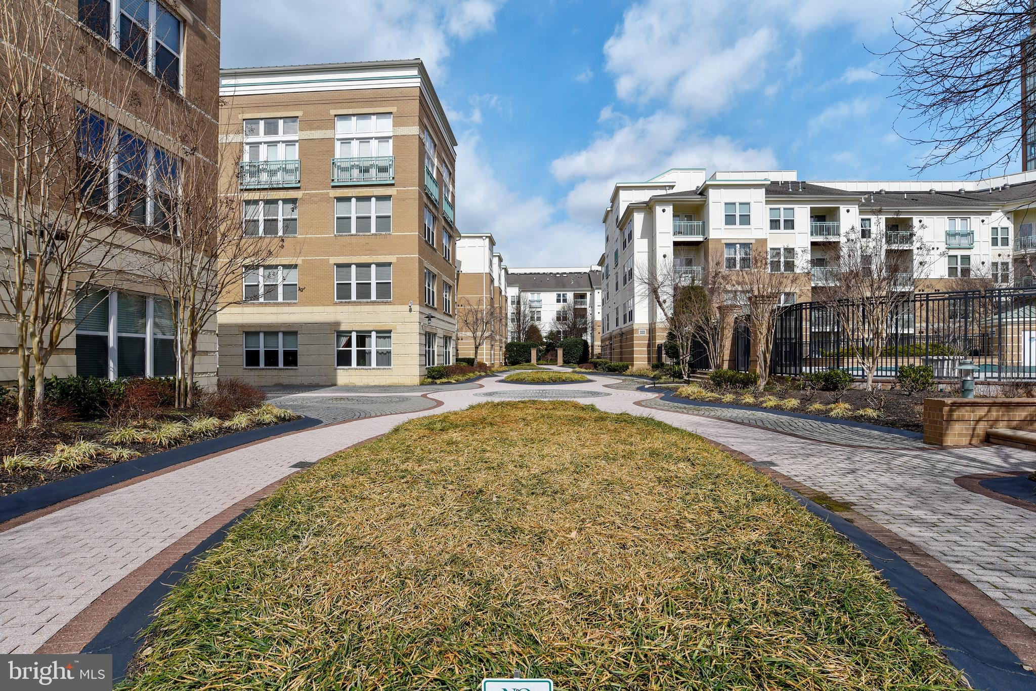 SAVOY AT RESTON TOWN CENTER - Residential