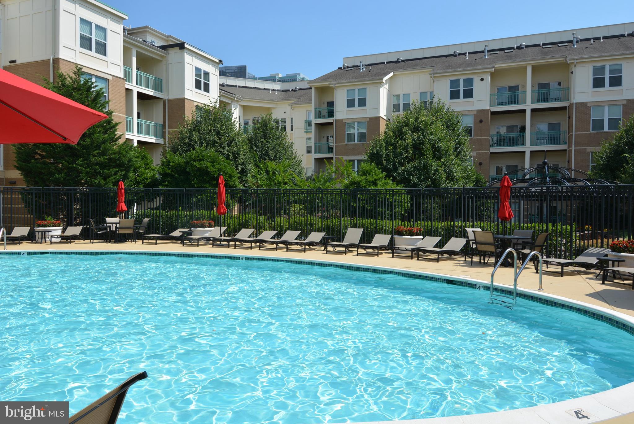 SAVOY AT RESTON TOWN CENTER - Residential