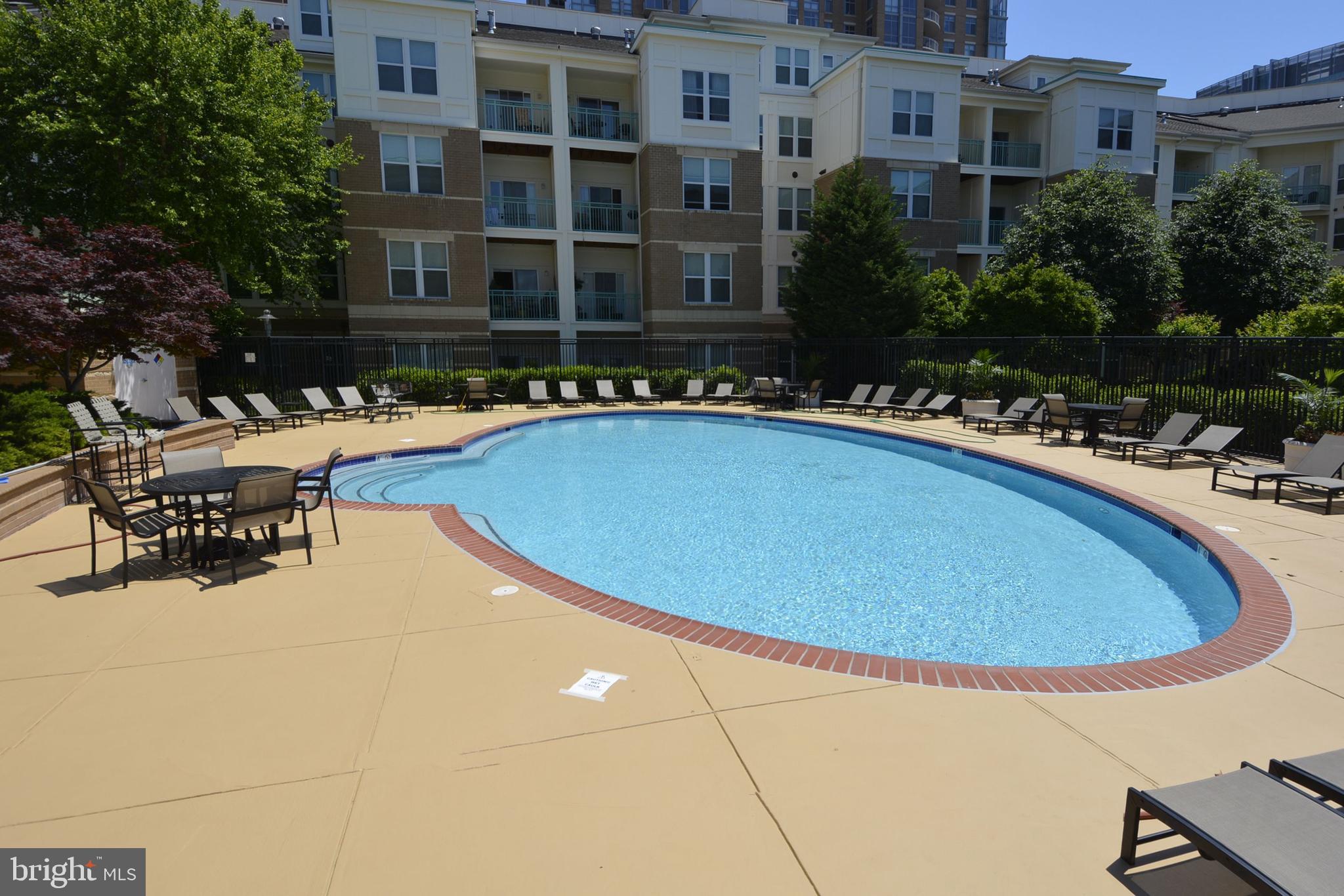 SAVOY AT RESTON TOWN CENTER - Residential