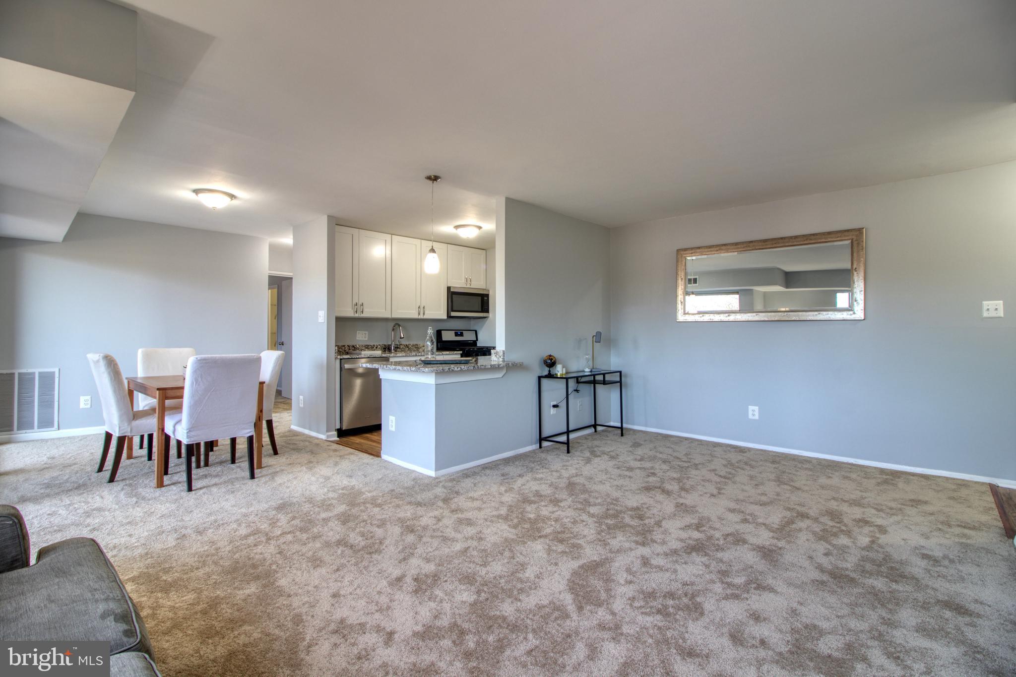 YORKTOWNE SQUARE - Residential