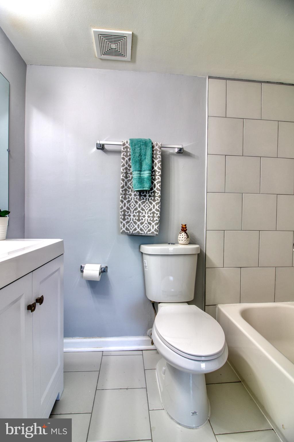 YORKTOWNE SQUARE - Residential