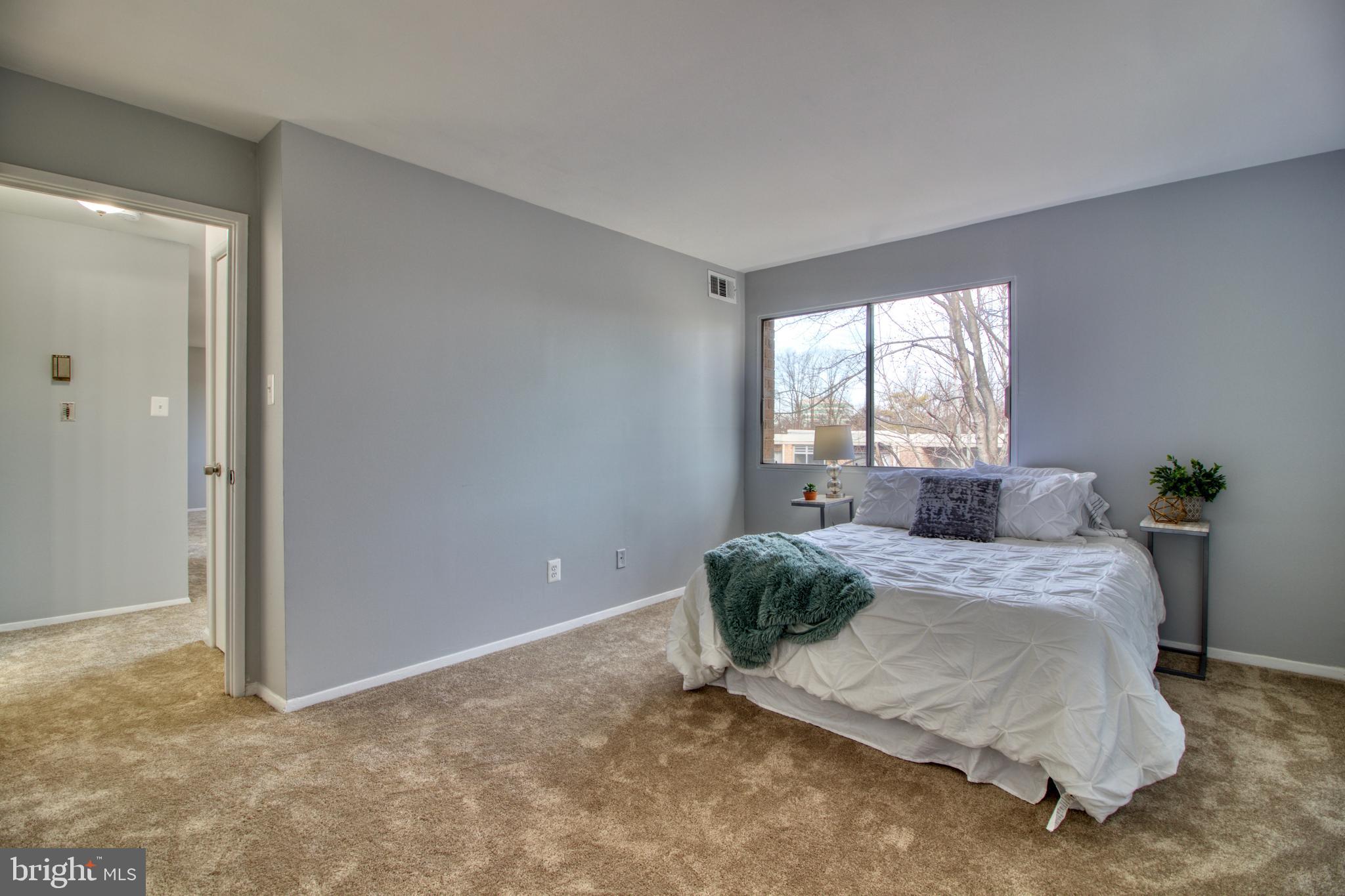 YORKTOWNE SQUARE - Residential