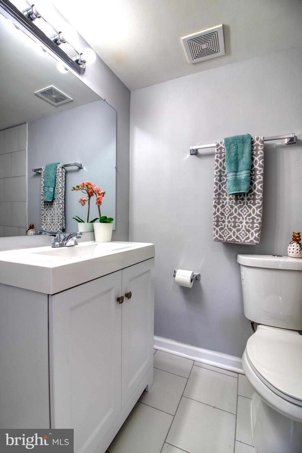 YORKTOWNE SQUARE - Residential