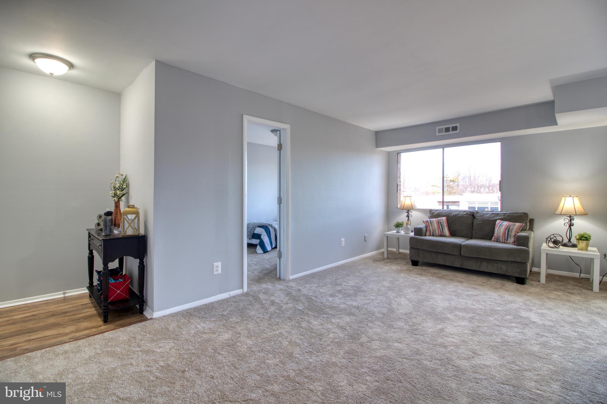 YORKTOWNE SQUARE - Residential