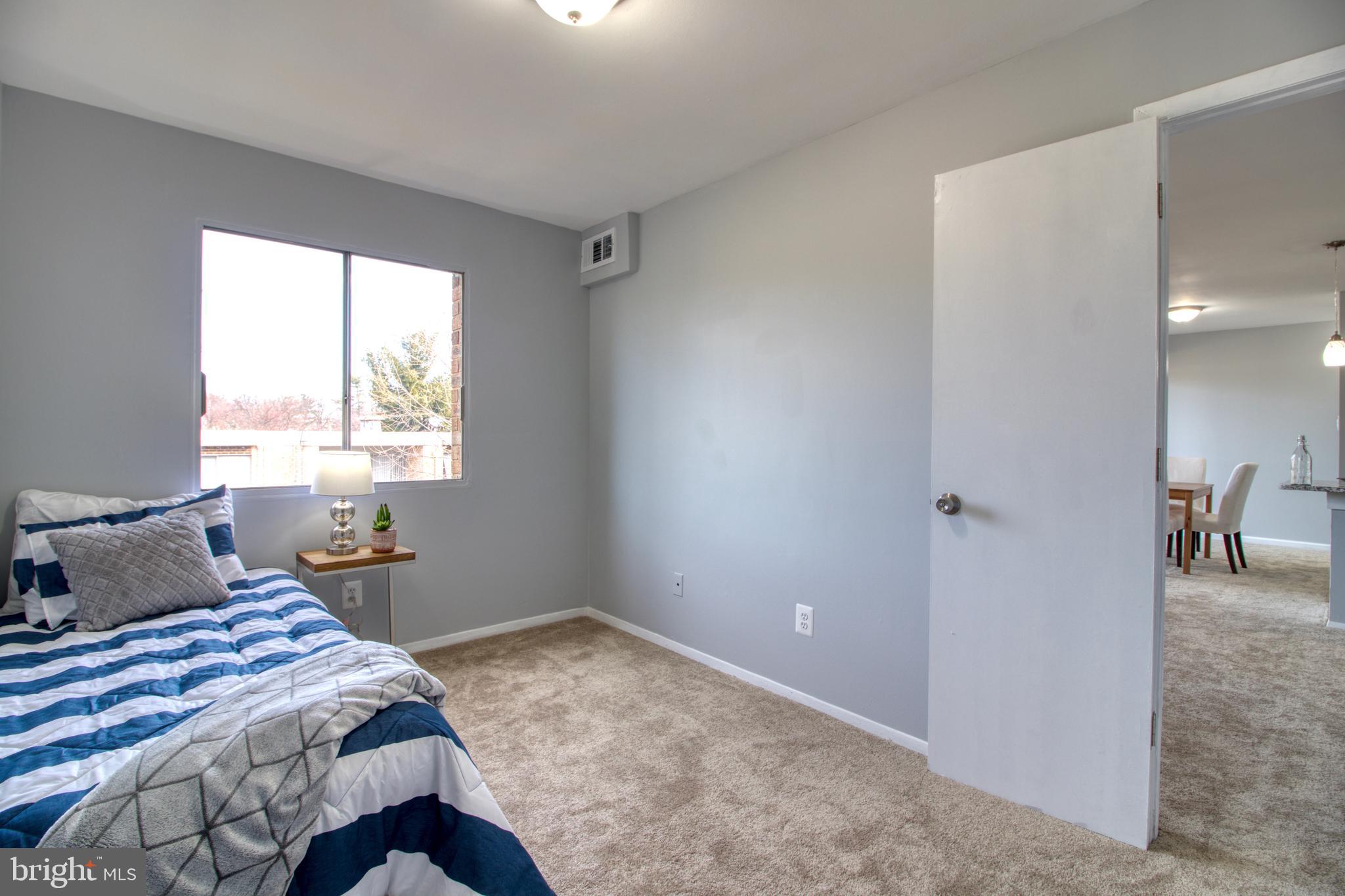 YORKTOWNE SQUARE - Residential