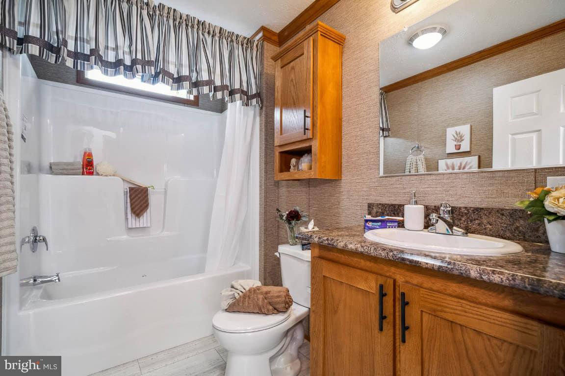 FOUR WAY MANOR - Residential