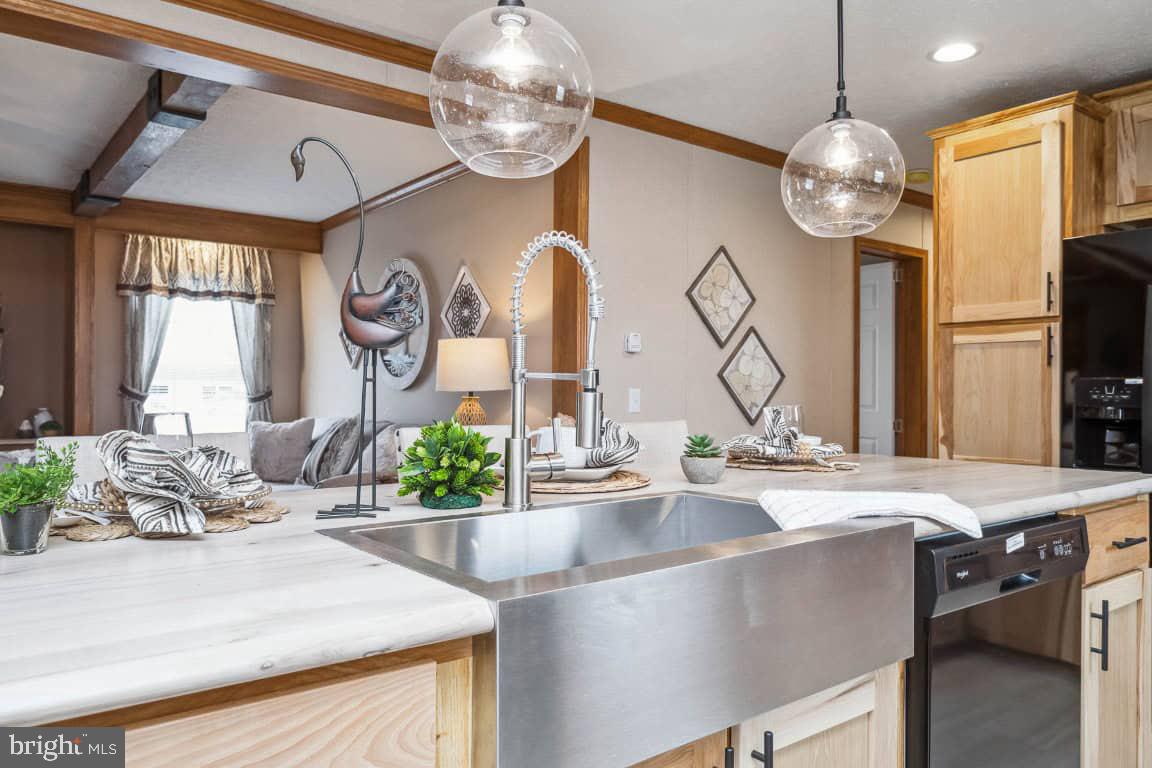 FOUR WAY MANOR - Residential