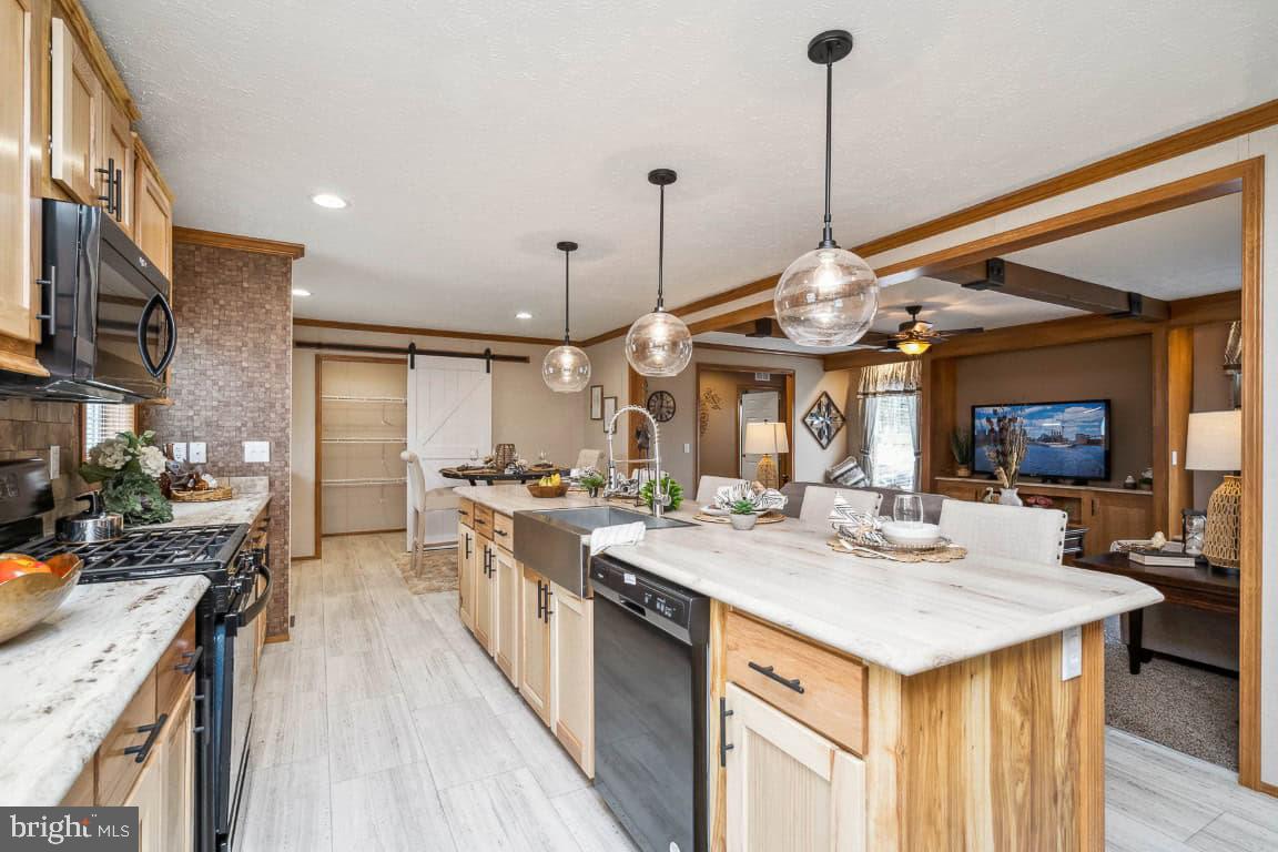 FOUR WAY MANOR - Residential