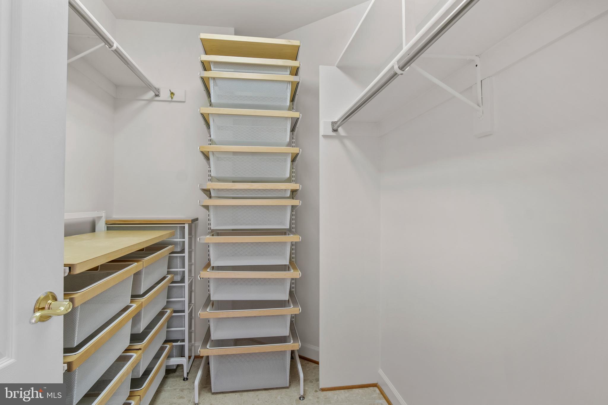 VIRGINIA SQUARE - Residential Lease