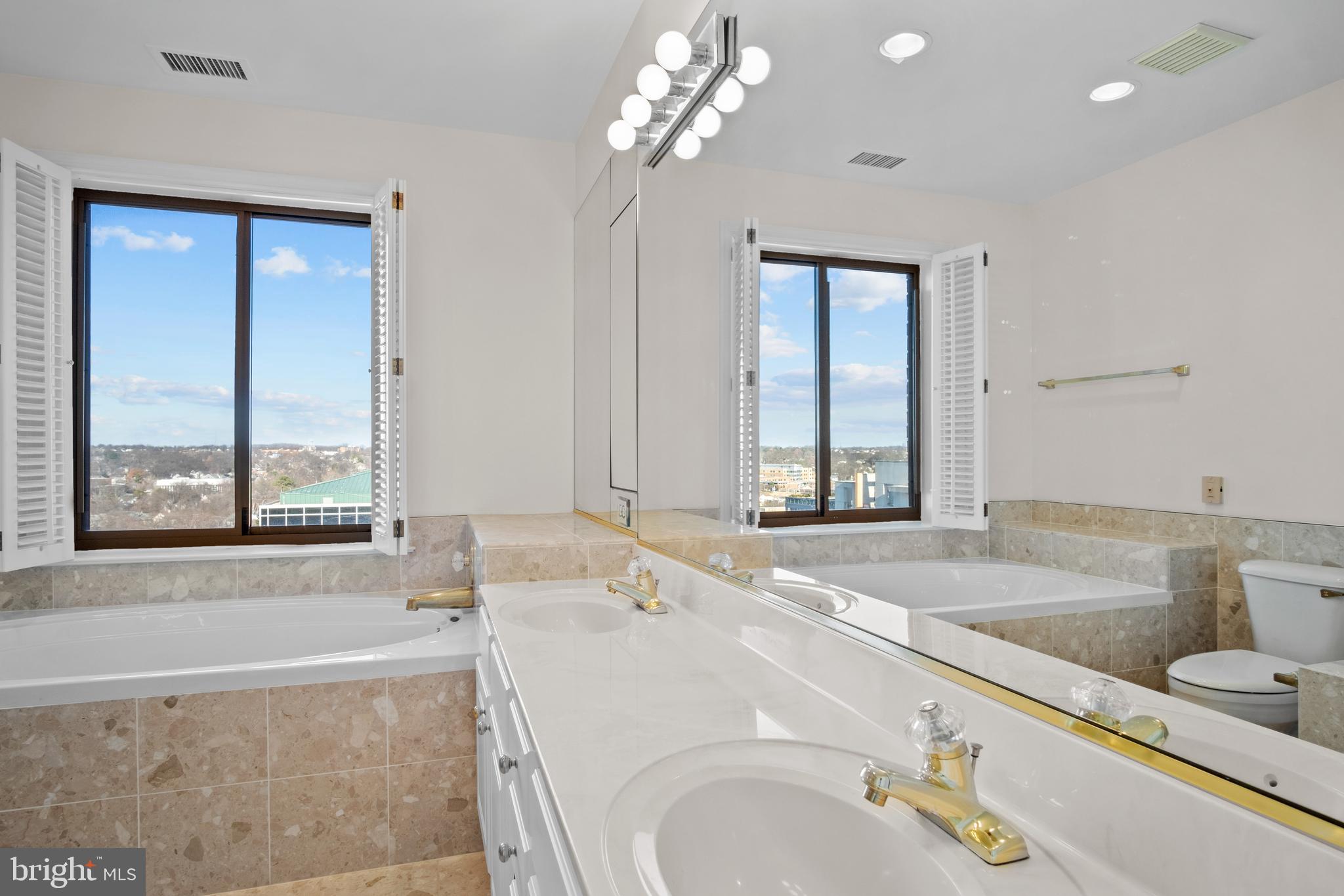 VIRGINIA SQUARE - Residential Lease