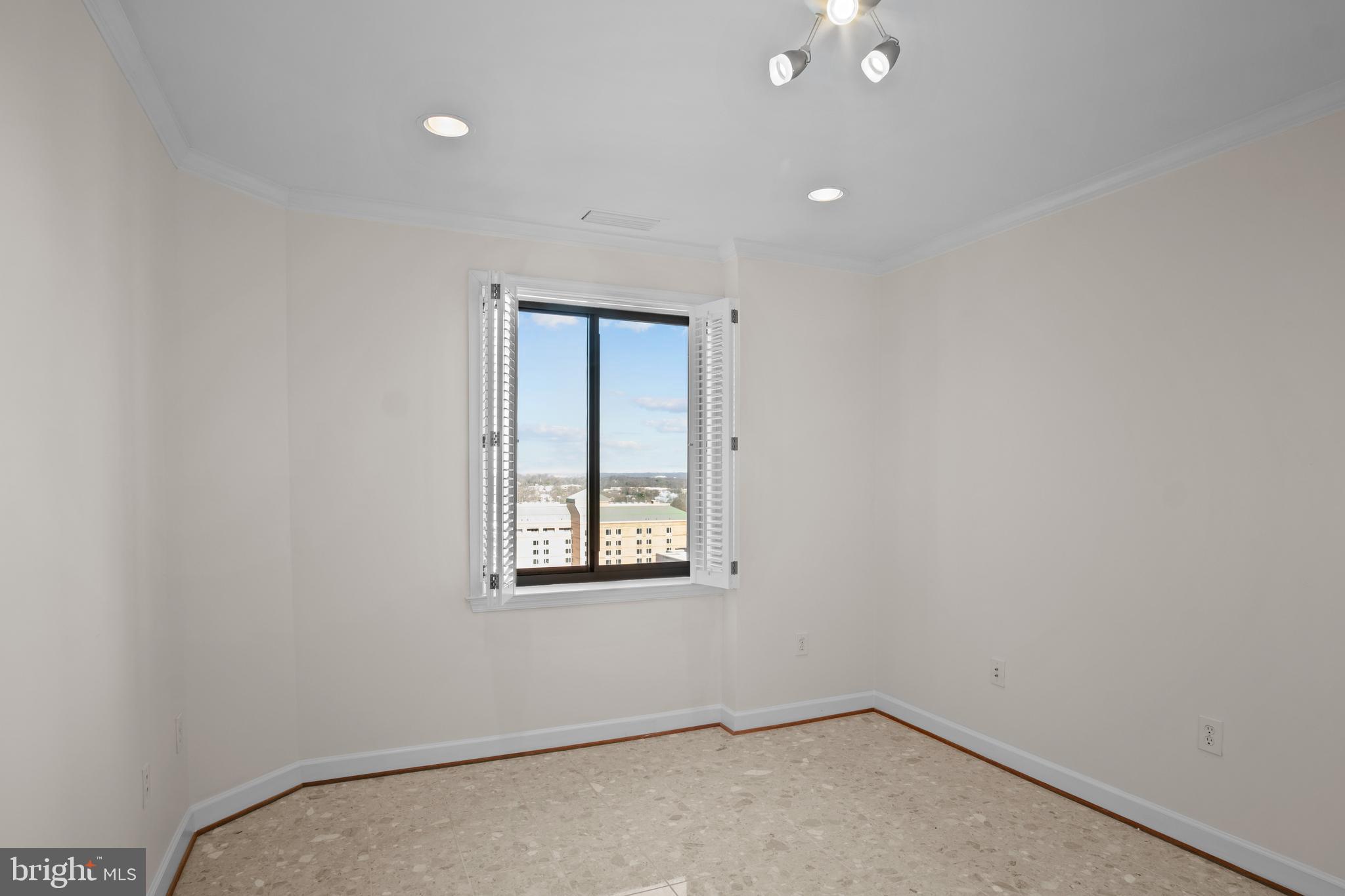 VIRGINIA SQUARE - Residential Lease