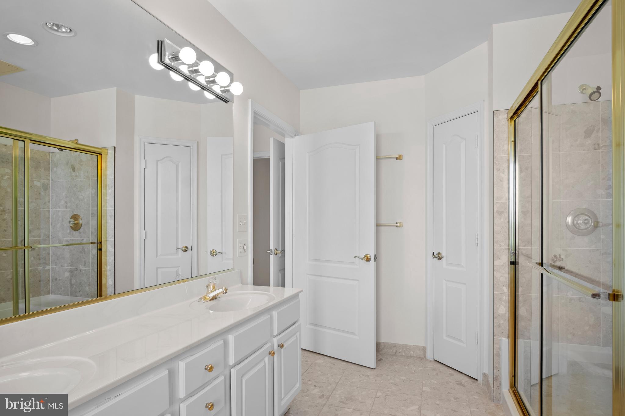 VIRGINIA SQUARE - Residential Lease