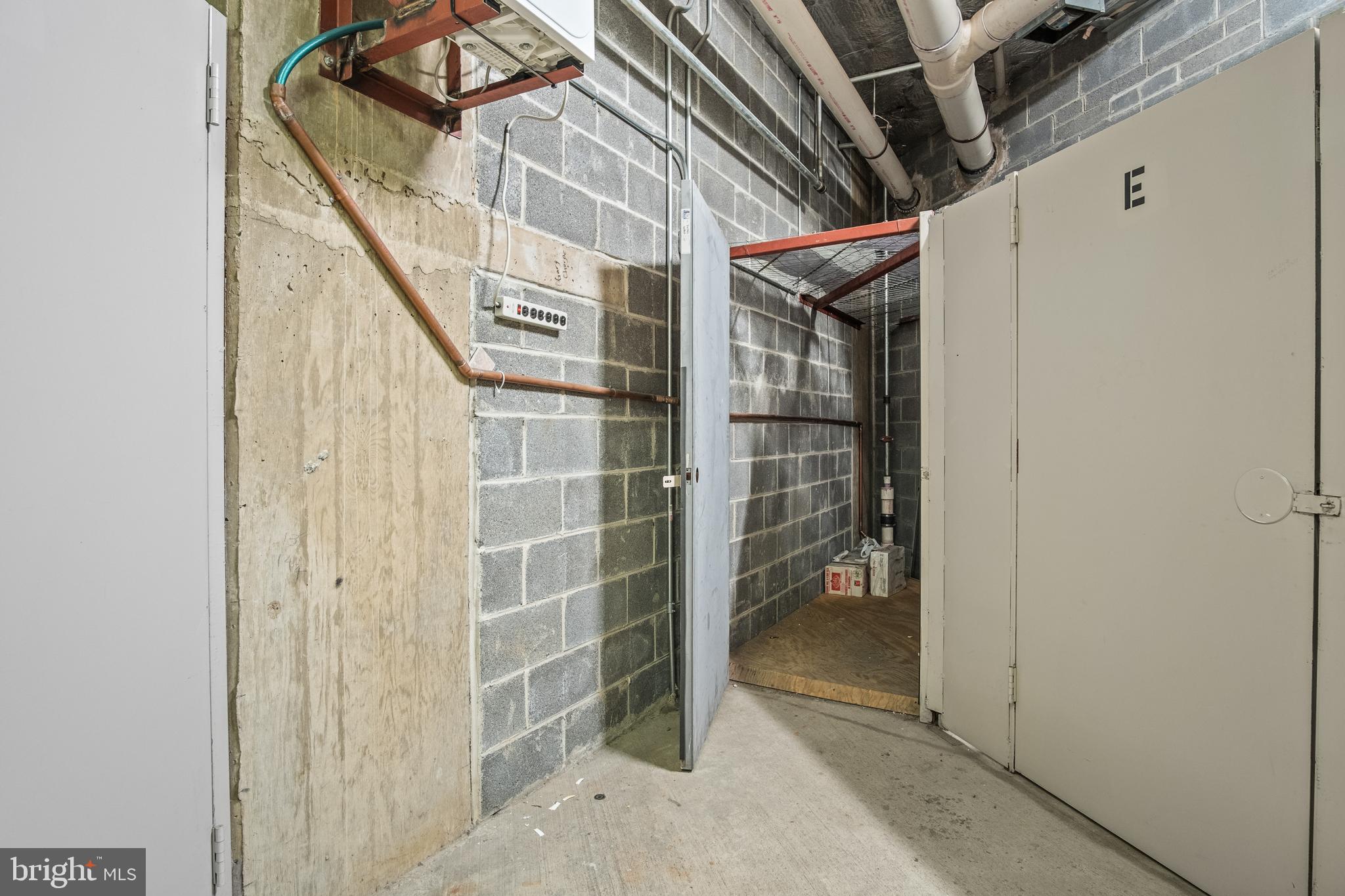 VIRGINIA SQUARE - Residential Lease