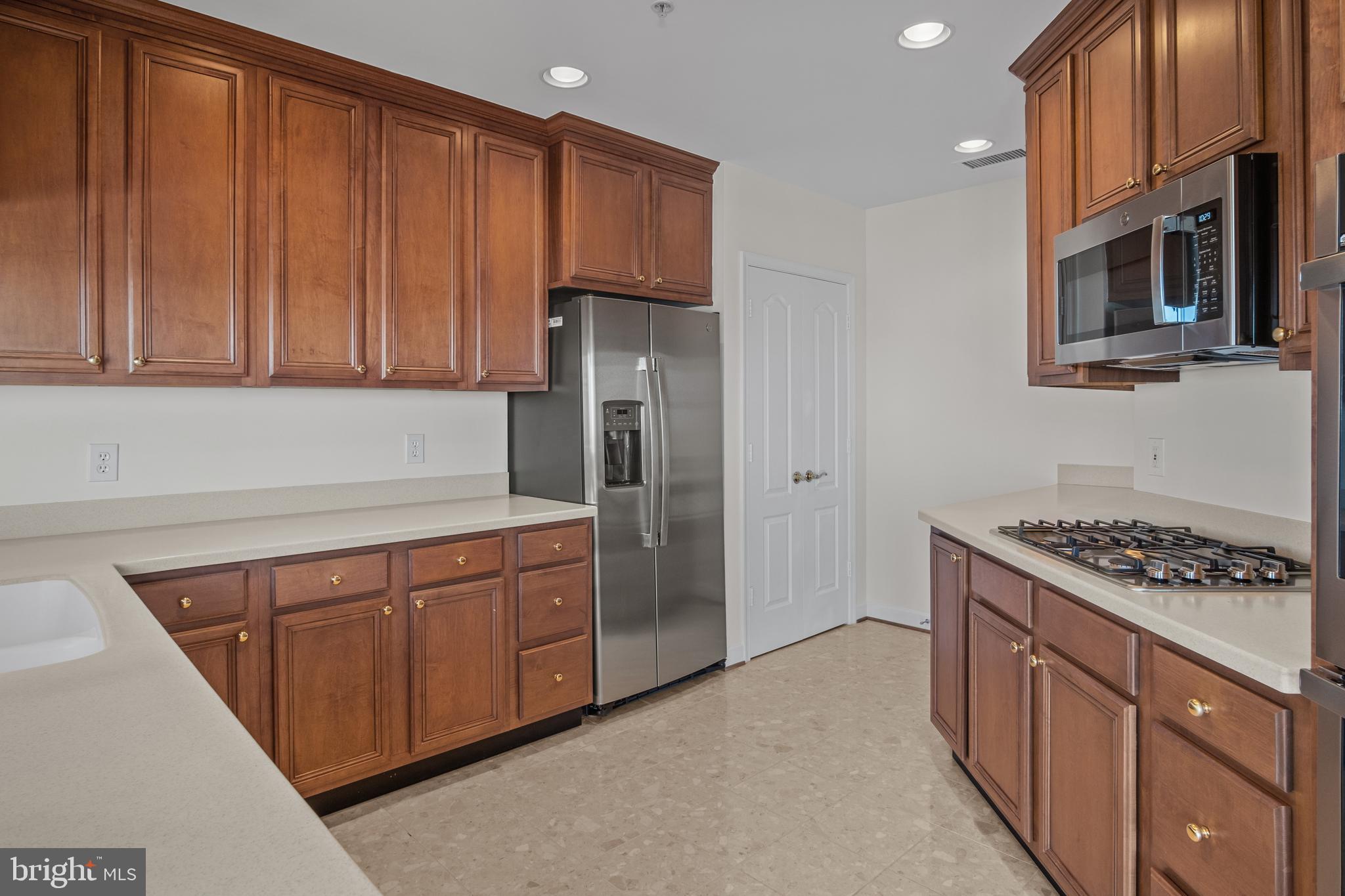 VIRGINIA SQUARE - Residential Lease