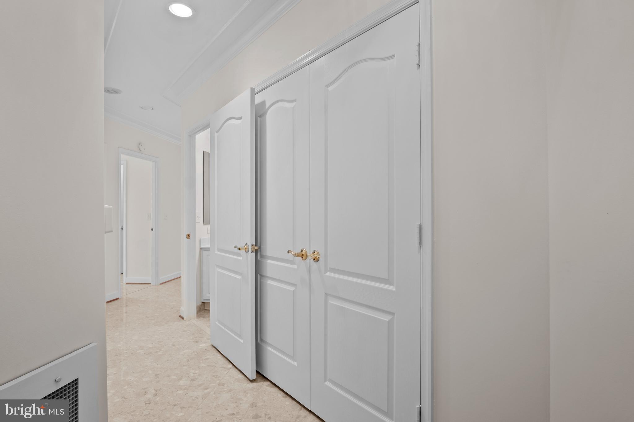 VIRGINIA SQUARE - Residential Lease