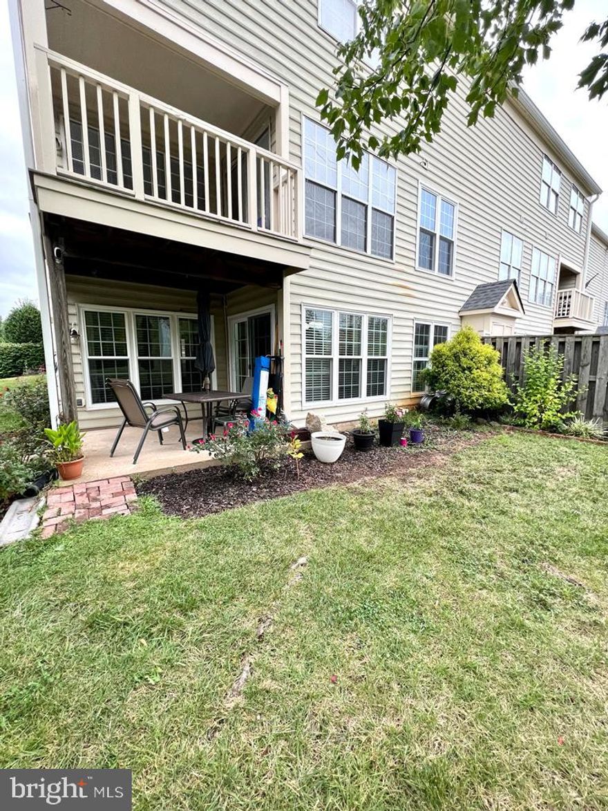 Back to ACTIVE.! pending Release Welcome to this charming first floor two Bedroom, two full bath condo located in the desirable Bull Run Condo community. This condo is also handicap accessible, making it an ideal home for those with unique needs. This unit features a spacious open floor plan, tons of natural light. Enjoy the outdoors with views overlooking lush greenery. Community amenities include a pool, tennis courts, and clubhouse. Convenient located near shopping, dining and major highways, this condo offers the perfect combination of comfort and convenience. Don't miss out on the opportunity to make this unit your own!!