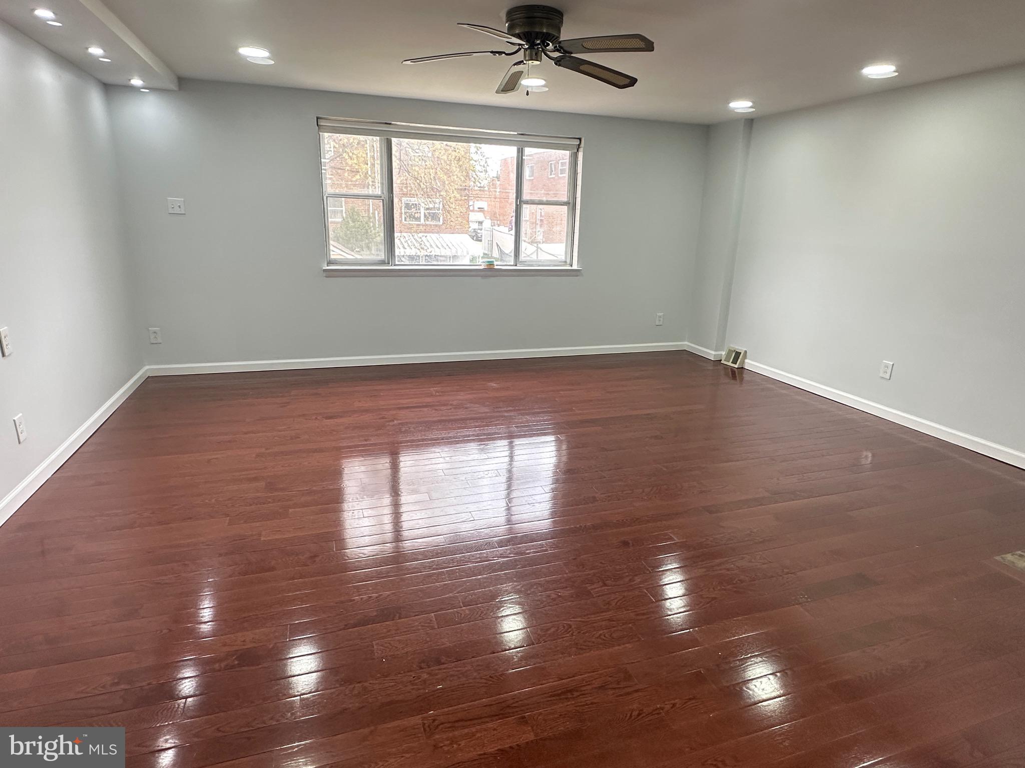 HOLME CIRCLE - Residential