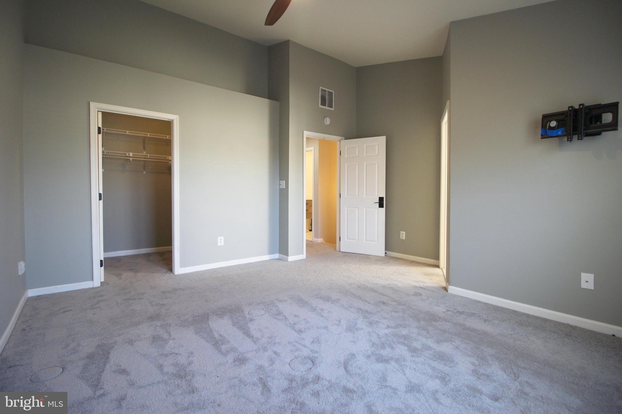 FARMWELL HUNT - Residential Lease