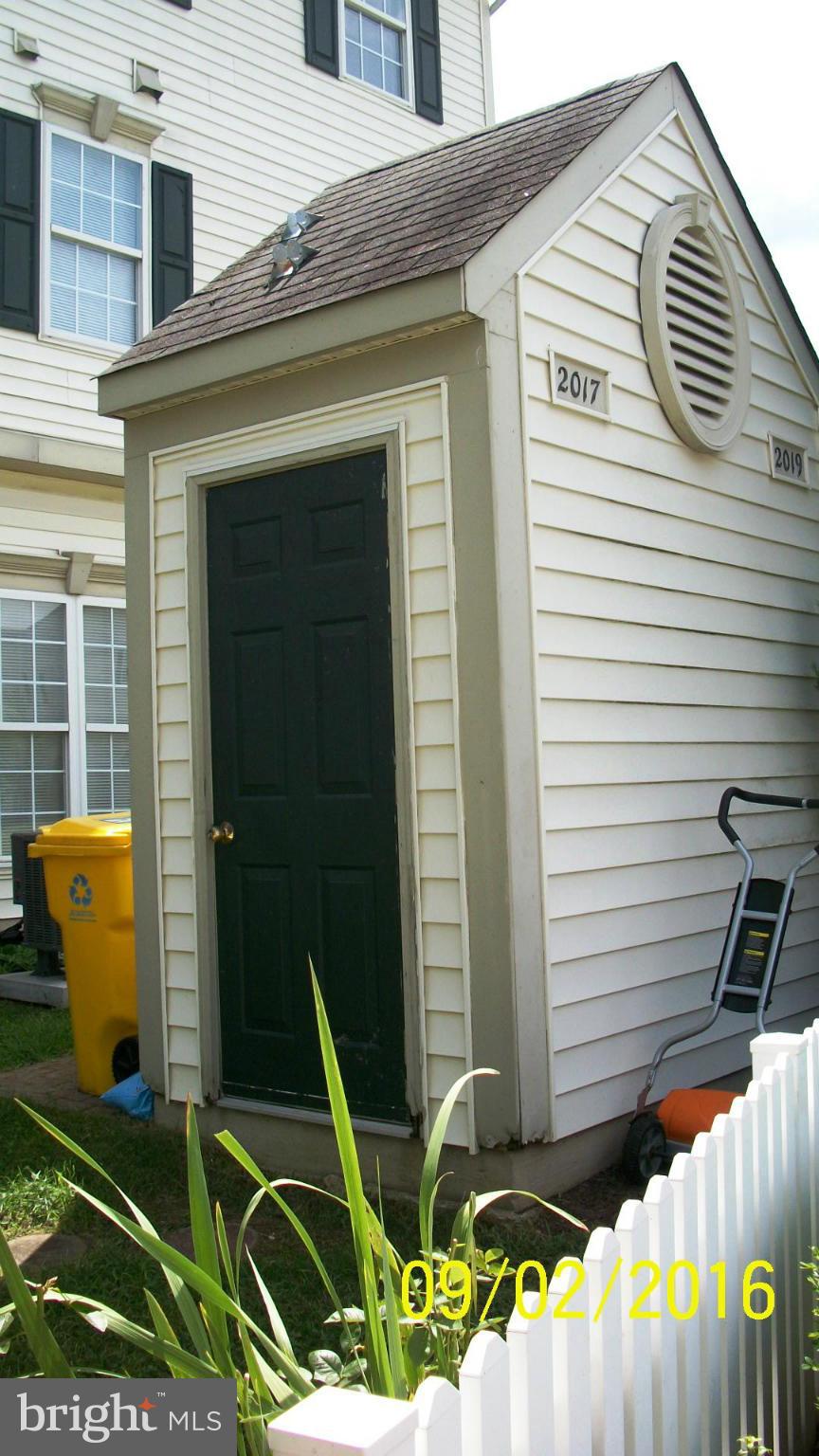 SEVEN OAKS - Residential Lease