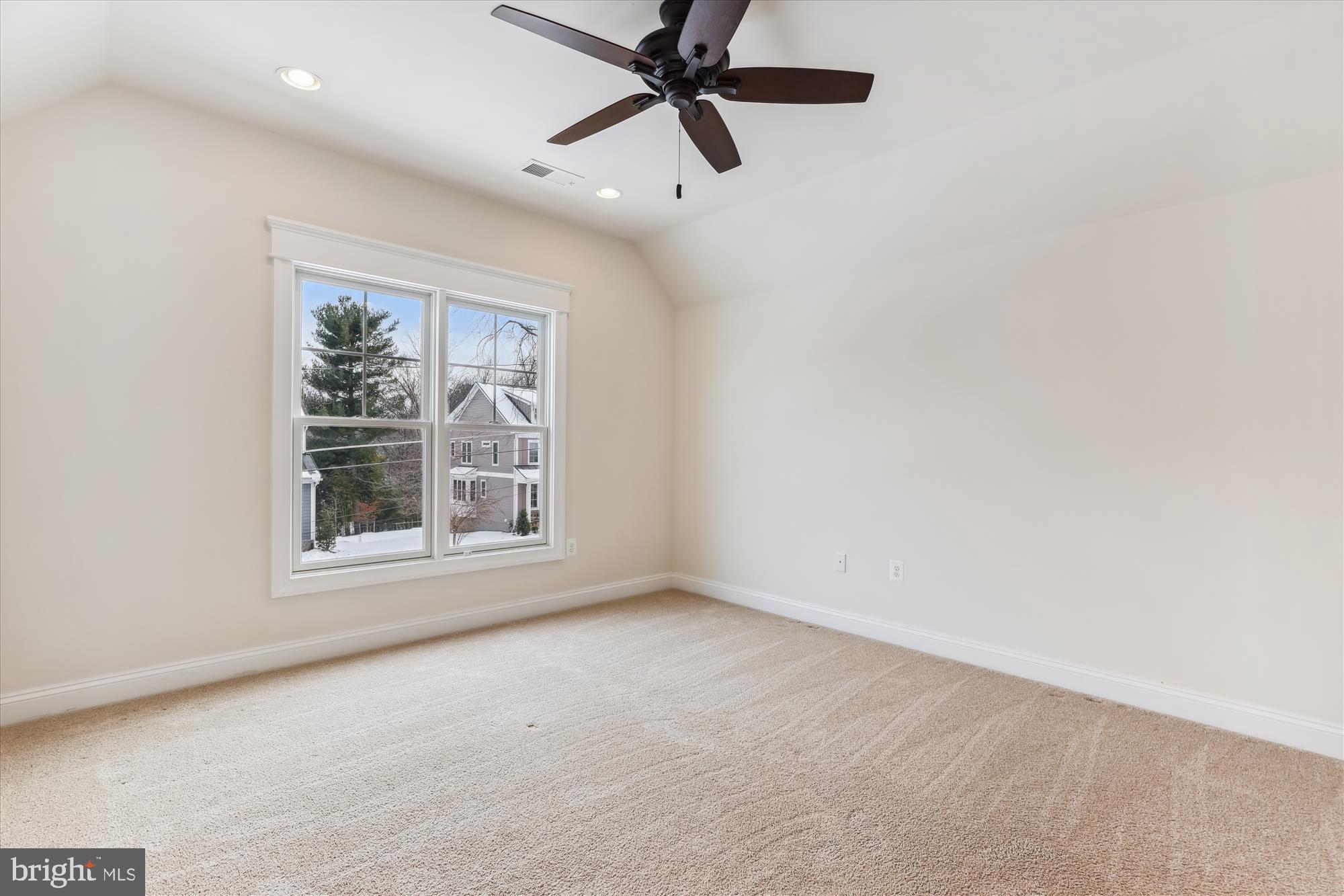 VIENNA HILLS - Residential