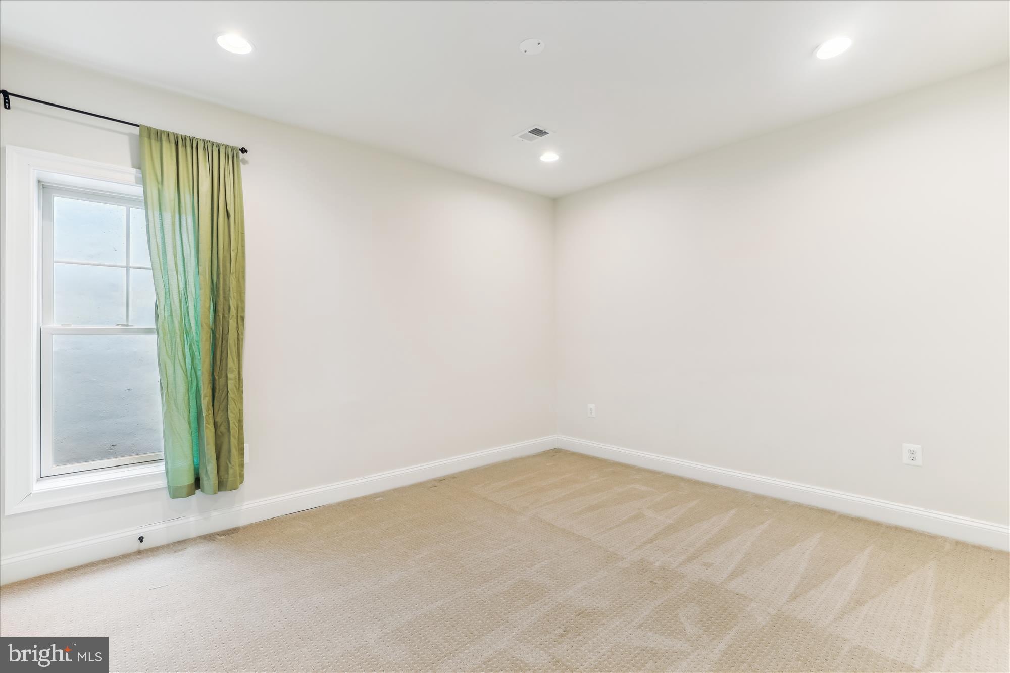 VIENNA HILLS - Residential