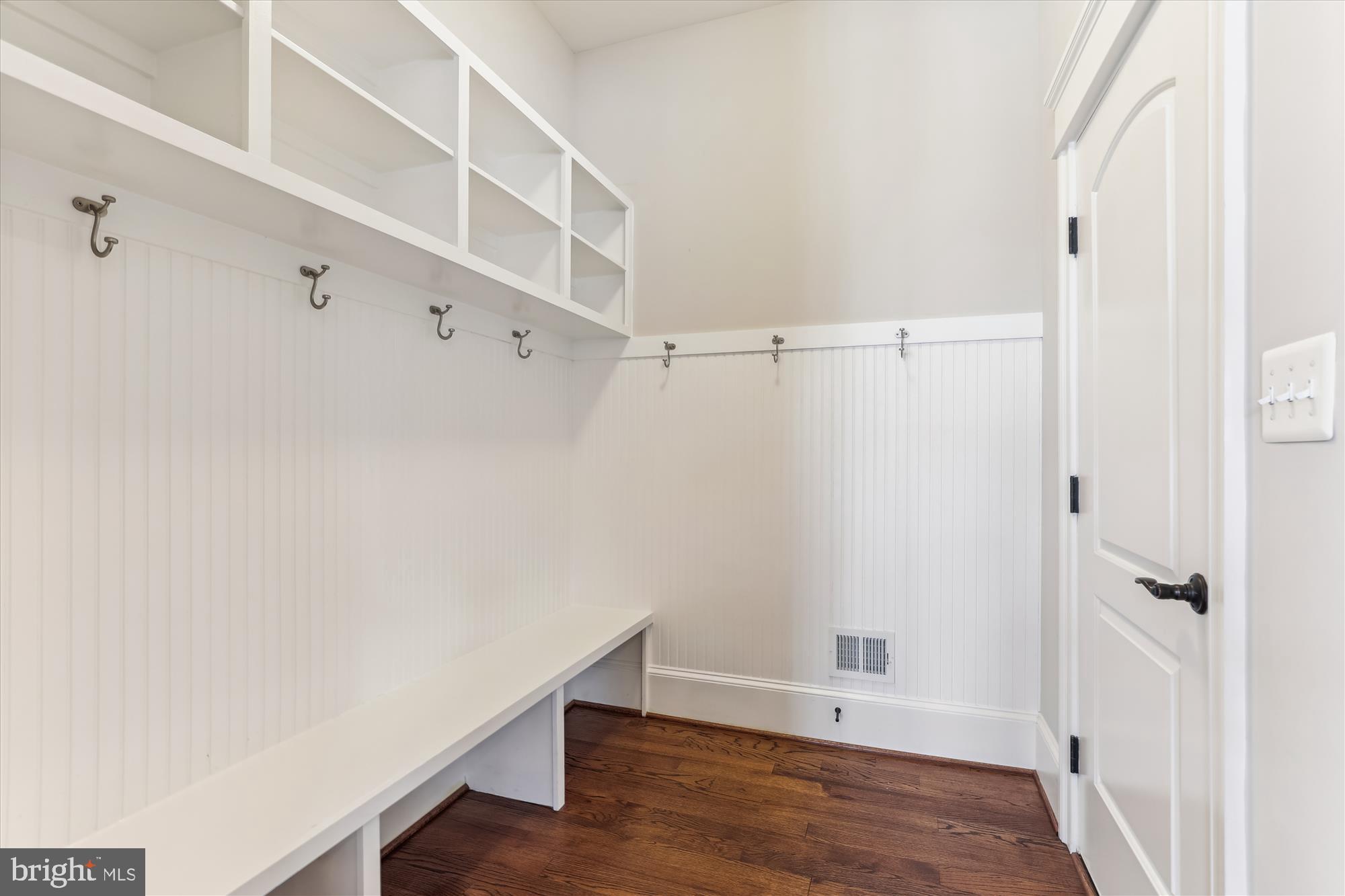 VIENNA HILLS - Residential