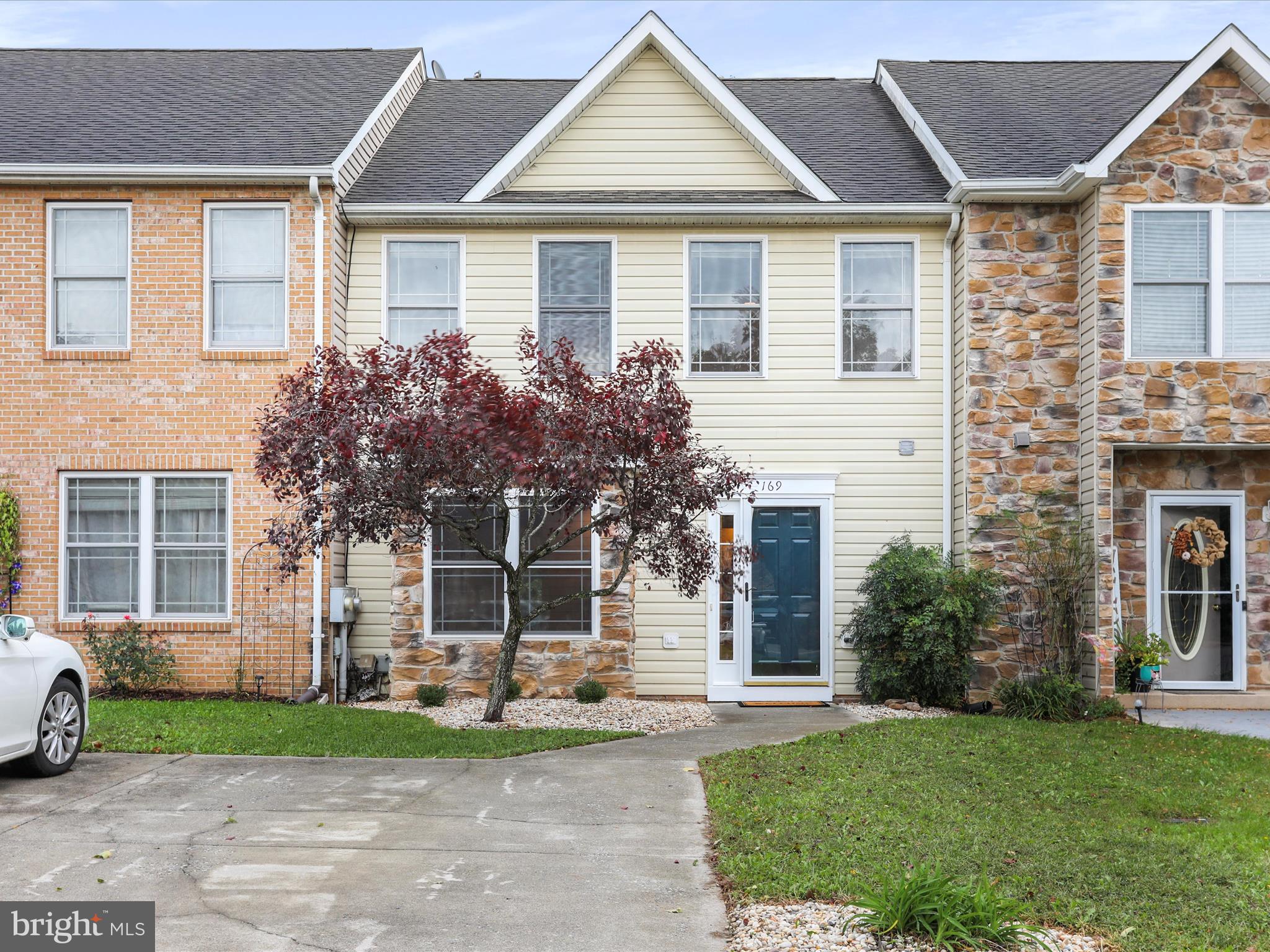 LOCUST HILL - Residential