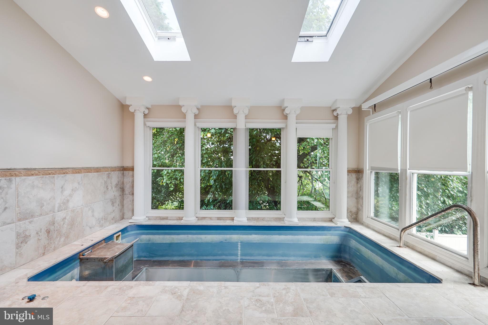 ARLINGTON RIDGE - Residential