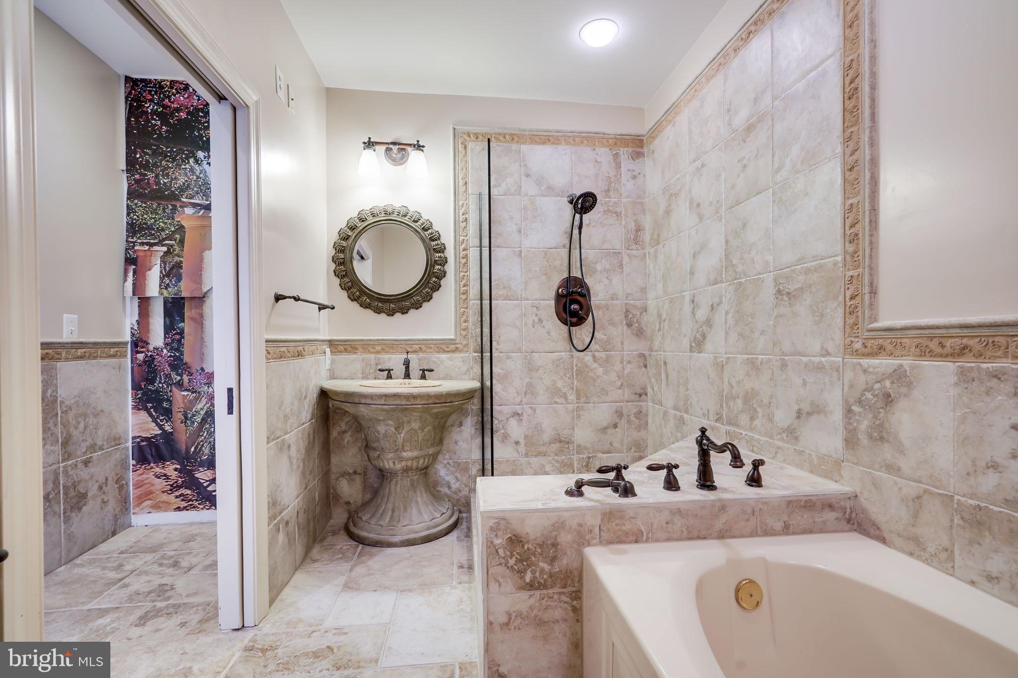 ARLINGTON RIDGE - Residential