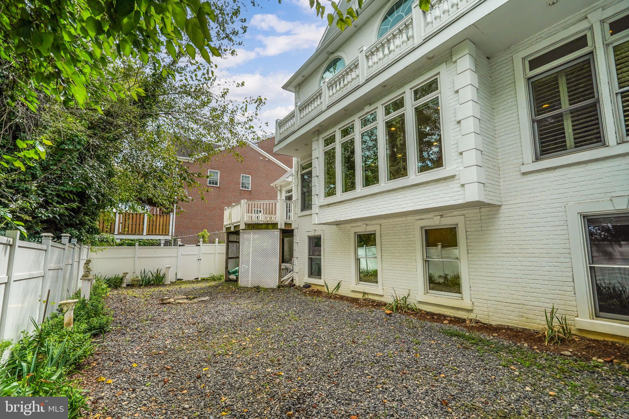 ARLINGTON RIDGE - Residential