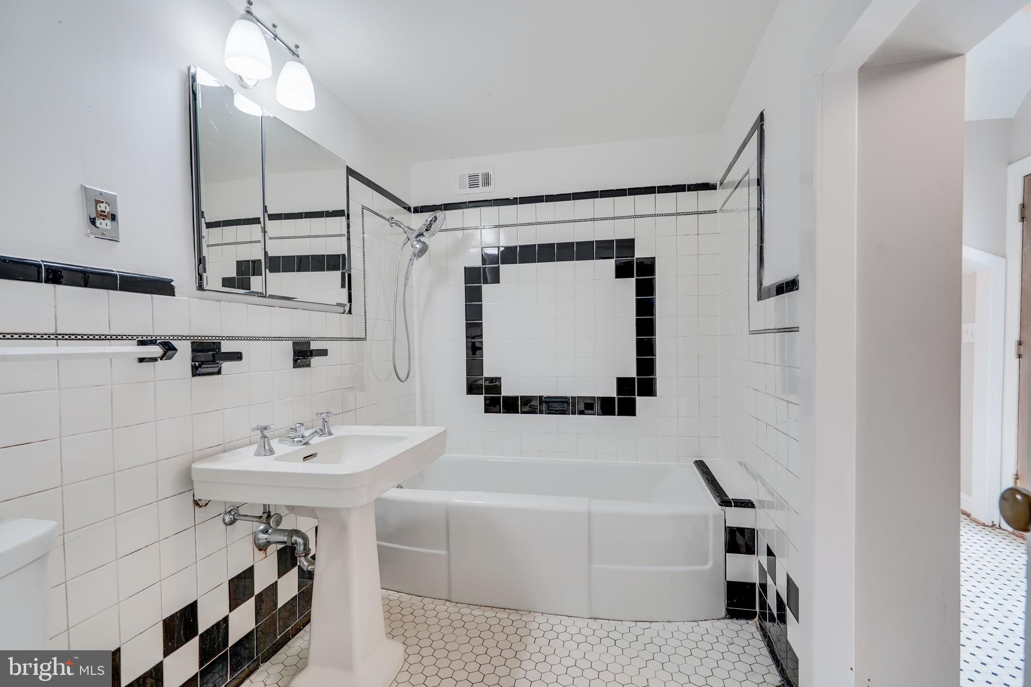 ARLINGTON RIDGE - Residential