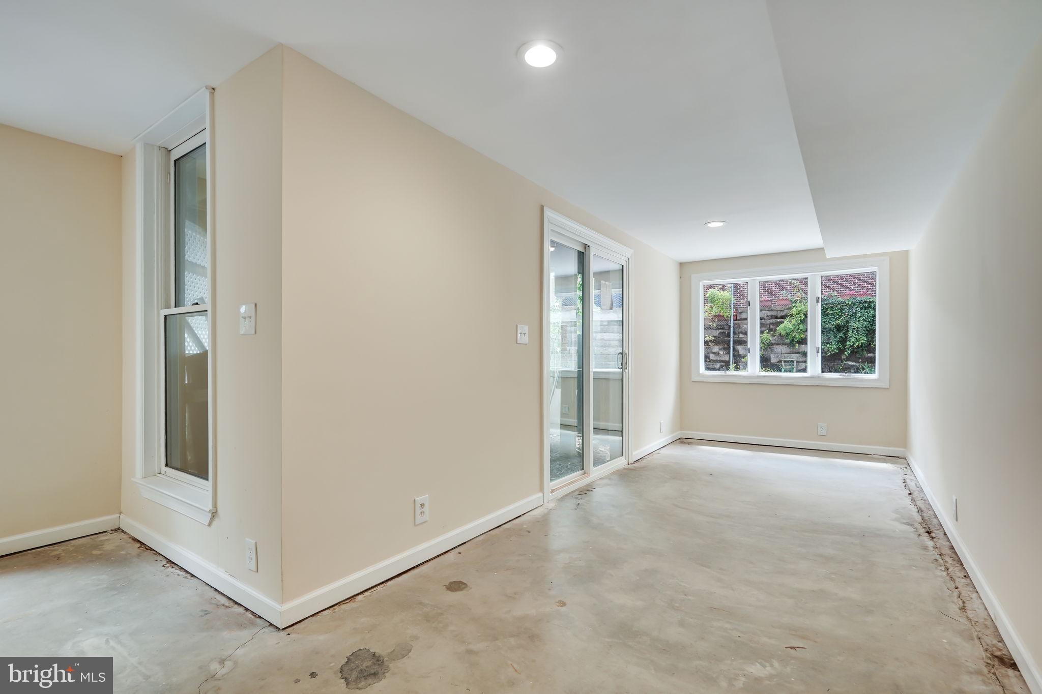 ARLINGTON RIDGE - Residential