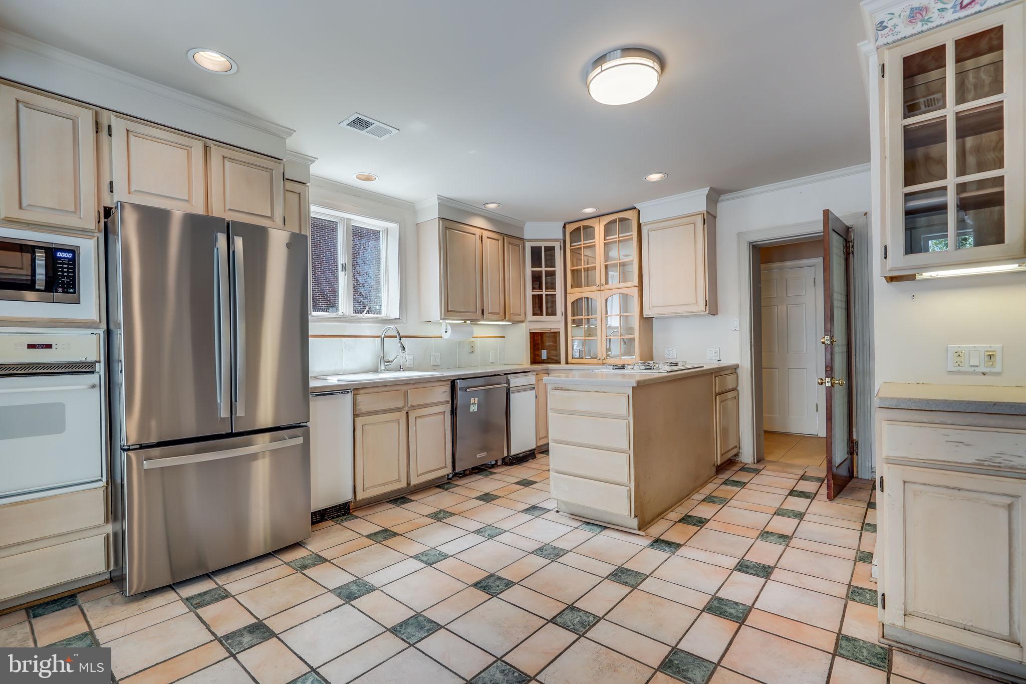 ARLINGTON RIDGE - Residential